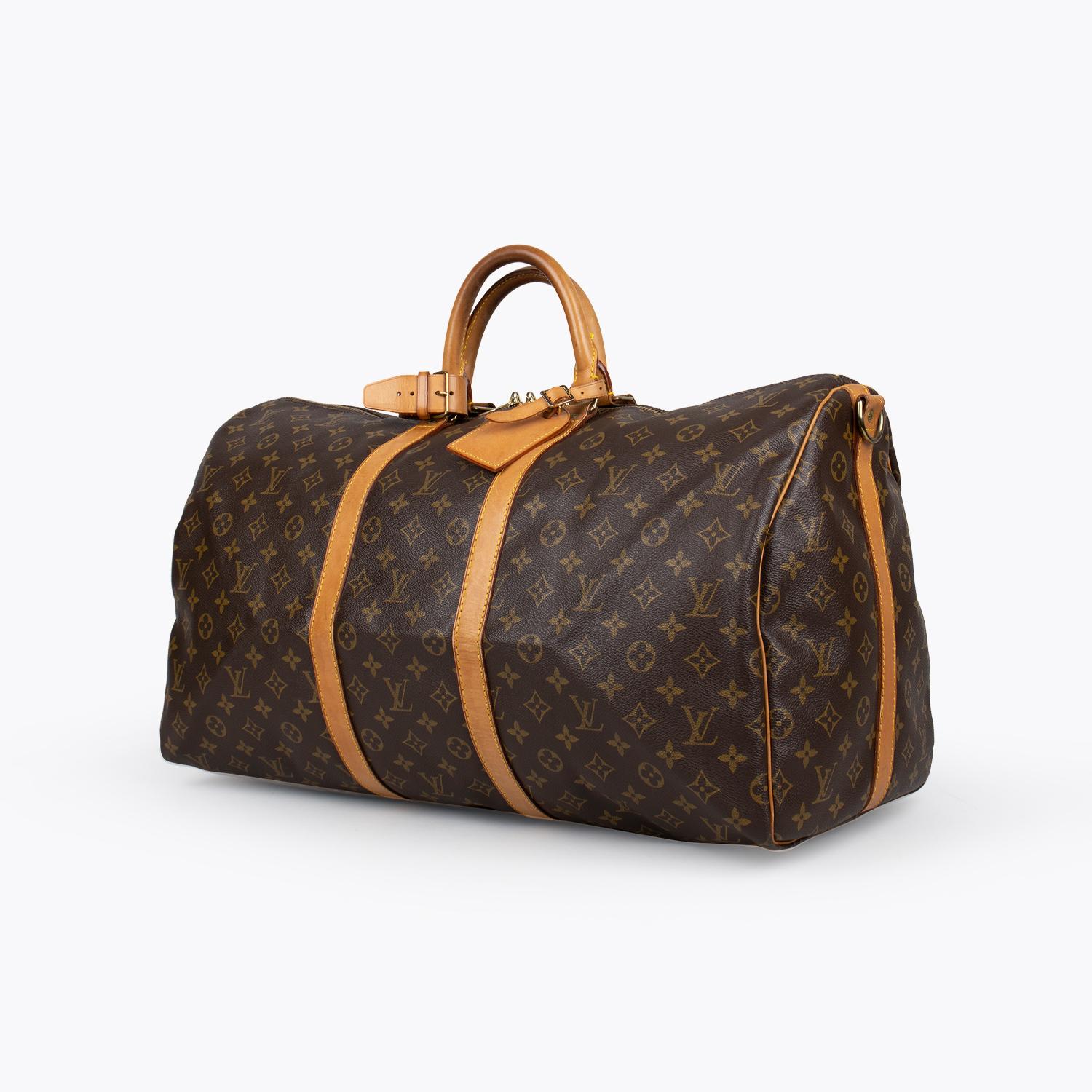 Brown and tan monogram coated canvas Louis Vuitton Keepall Bandoulière 55 with

- Brass hardware
- Tan vachetta leather trim
- Dual rolled top handles
- Tonal canvas lining and two-way zip closure at top

Overall Preloved Condition: Good
Exterior