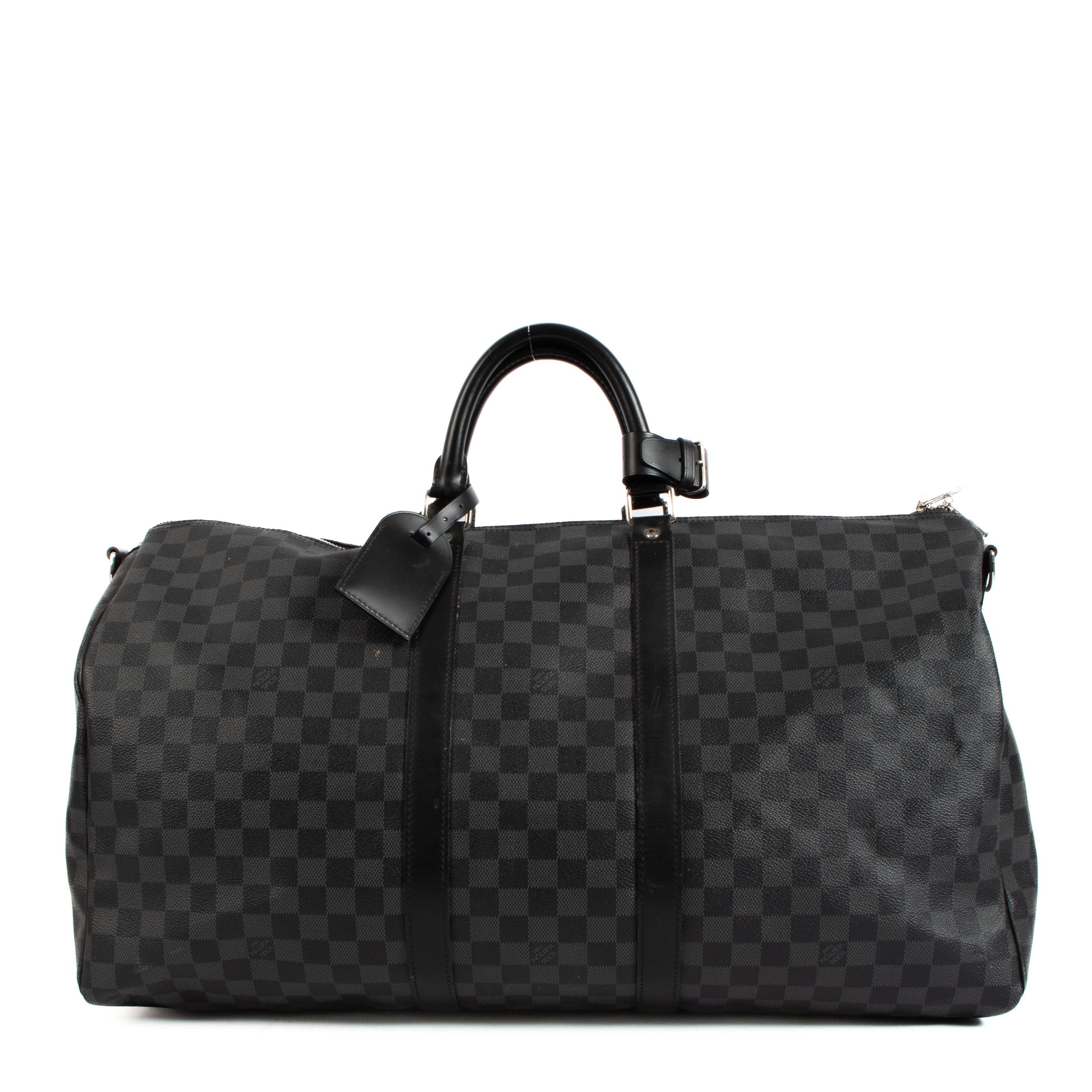 This contemporary Louis Vuitton Keepall 55 travel bag in a revisited classic, in demure Damier Graphite canvas, is not only stylish but also water resistant and light. Hand held with a removable shoulder strap makes it practical to use for every