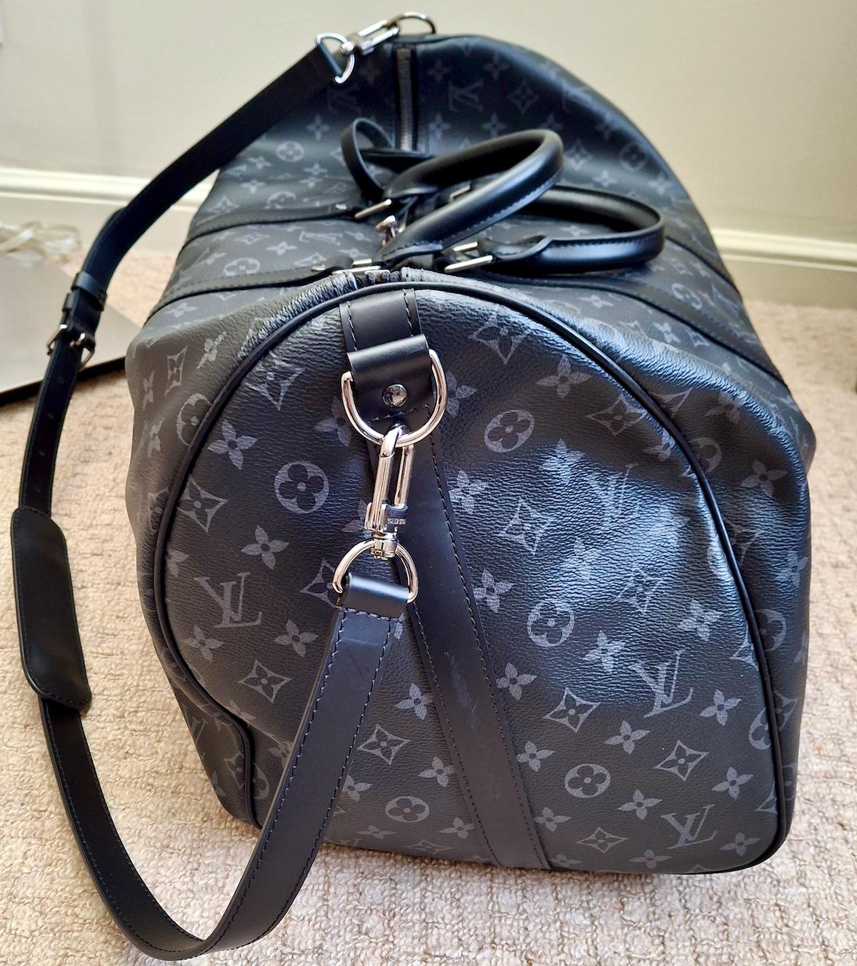 Modern Louis Vuitton Keepall Bandoulière 55 in Monogram Eclipse Canvas For Sale