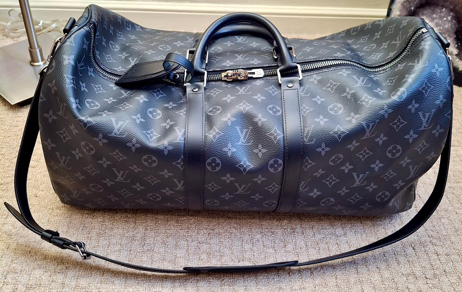 French Louis Vuitton Keepall Bandoulière 55 in Monogram Eclipse Canvas For Sale