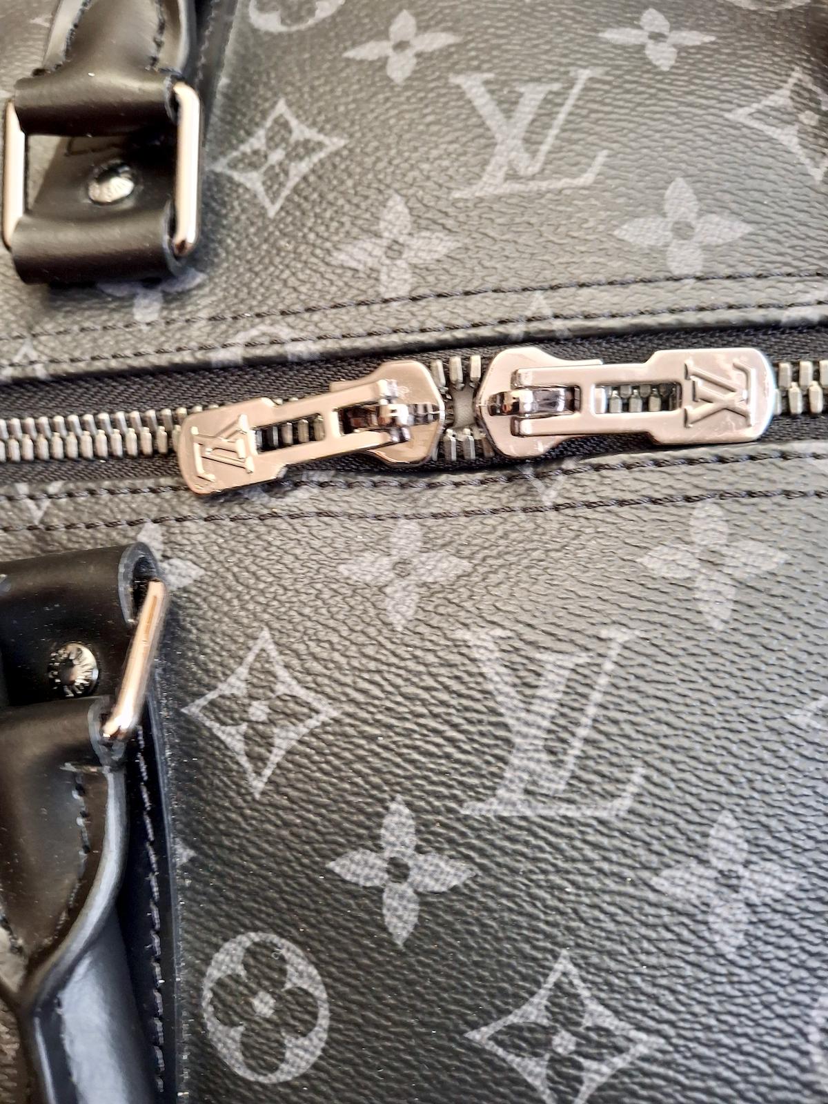 20th Century Louis Vuitton Keepall Bandoulière 55 in Monogram Eclipse Canvas For Sale