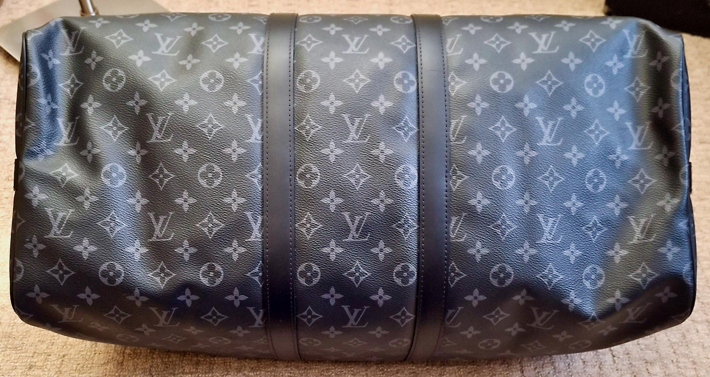 Louis Vuitton Keepall Bandoulière 55 in Monogram Eclipse Canvas For Sale 2