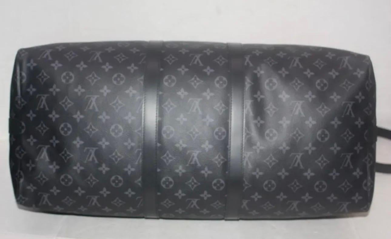 Keepall Bandouliere 55 mit Monogramm von Louis Vuitton  Graphit-Duffel-Tasche SD 5108  im Zustand „Hervorragend“ im Angebot in New York, NY