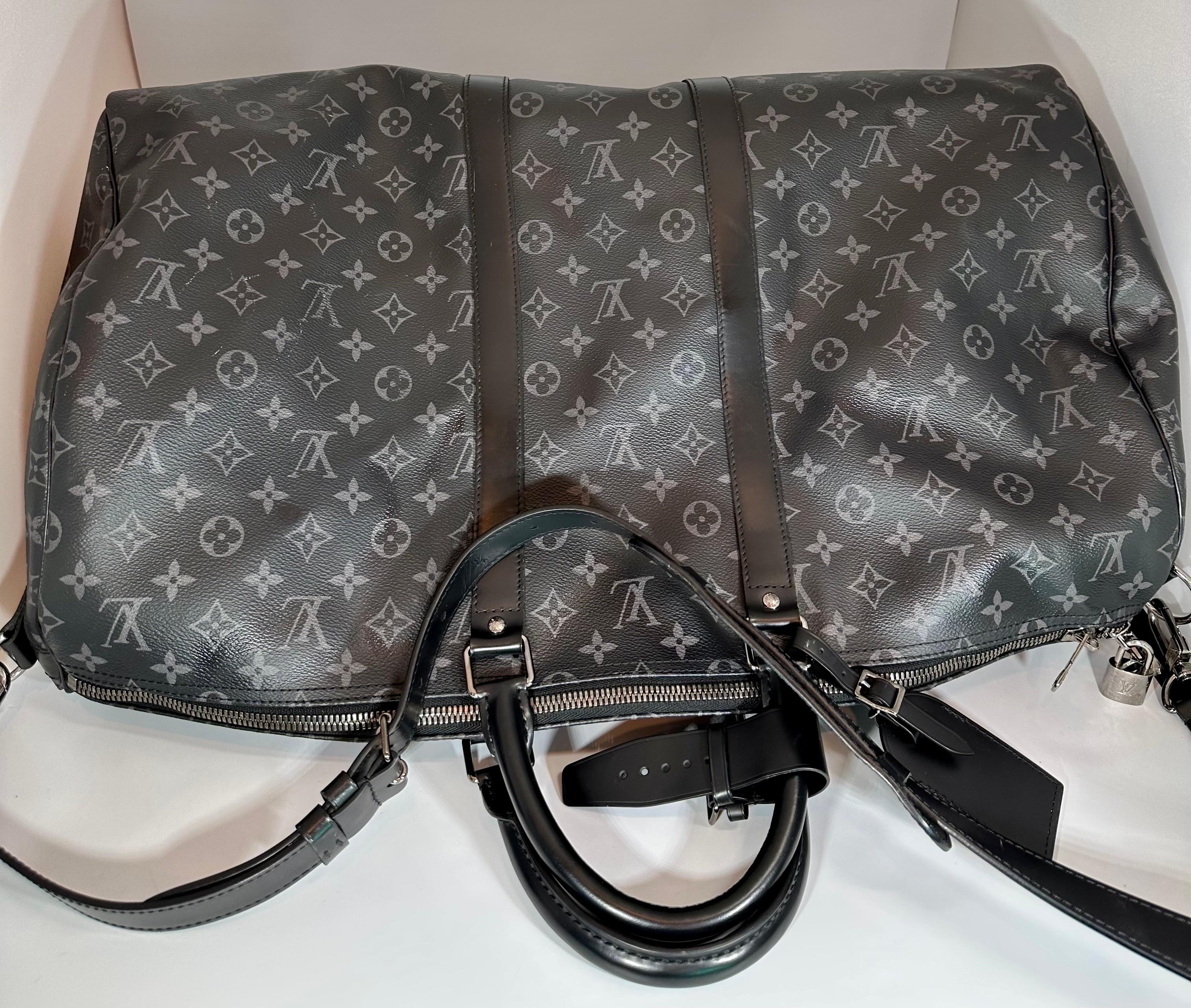 Keepall Bandouliere 55 mit Monogramm von Louis Vuitton  Graphit-Duffel-Tasche SD 5108  für Damen oder Herren im Angebot