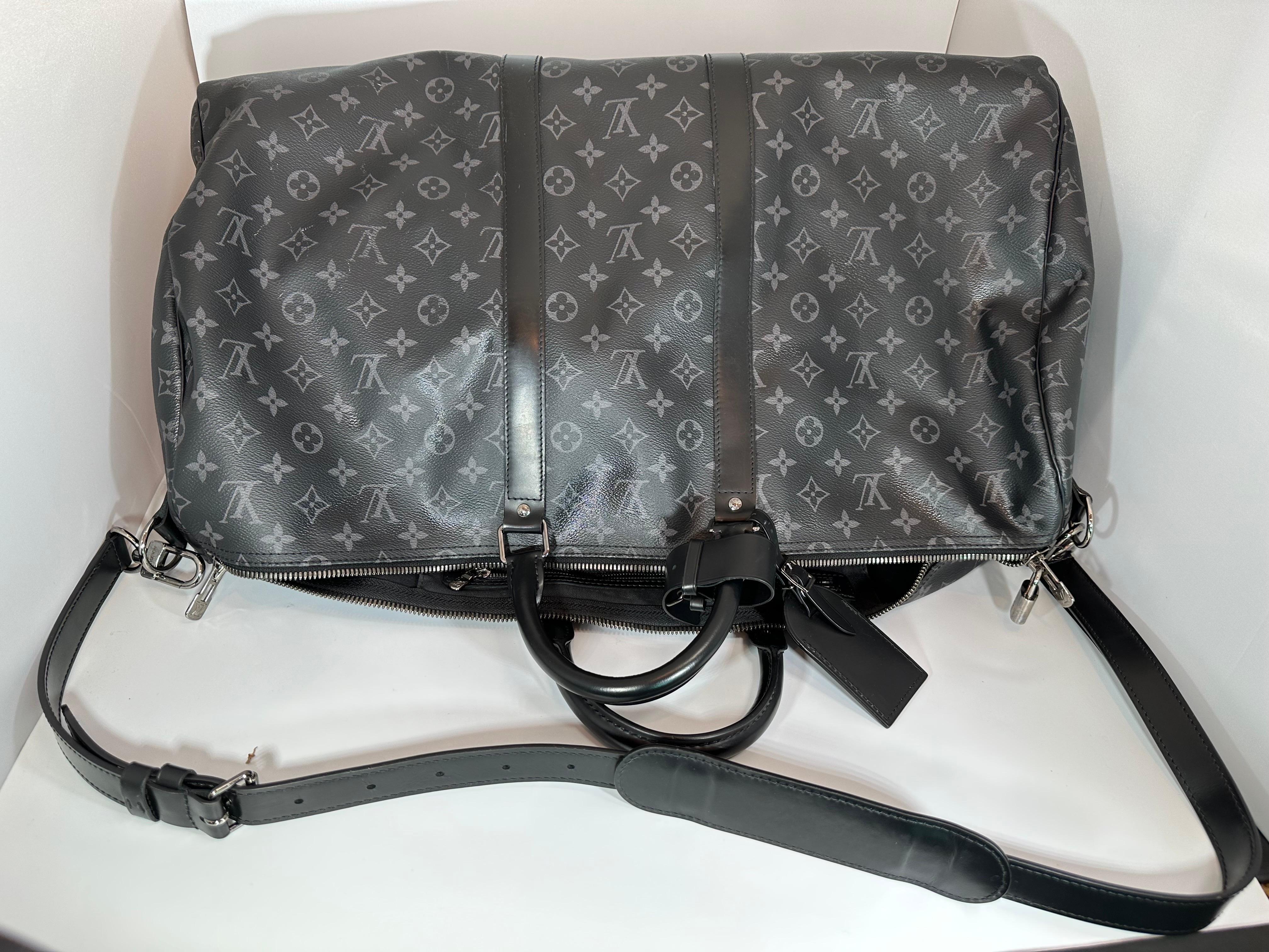 Keepall Bandouliere 55 mit Monogramm von Louis Vuitton  Graphit-Duffel-Tasche SD 5108  im Angebot 2