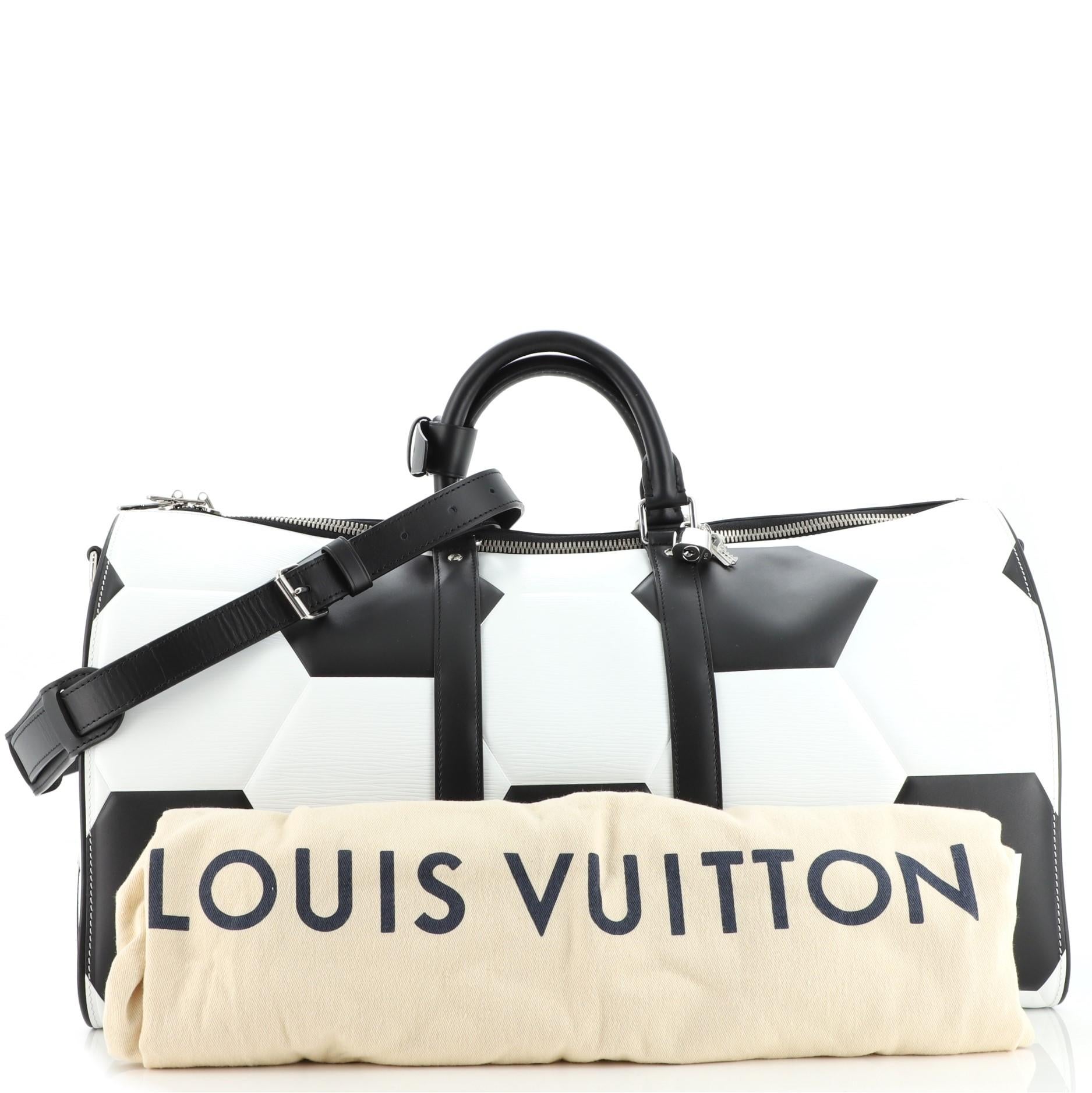 Condition: Great. Slight creasing on exterior, scratches on hardware.
Accessories: Lock, Poignet, Dust Bag, Keys, With Strap
Measurements: Handle Drop 4.5