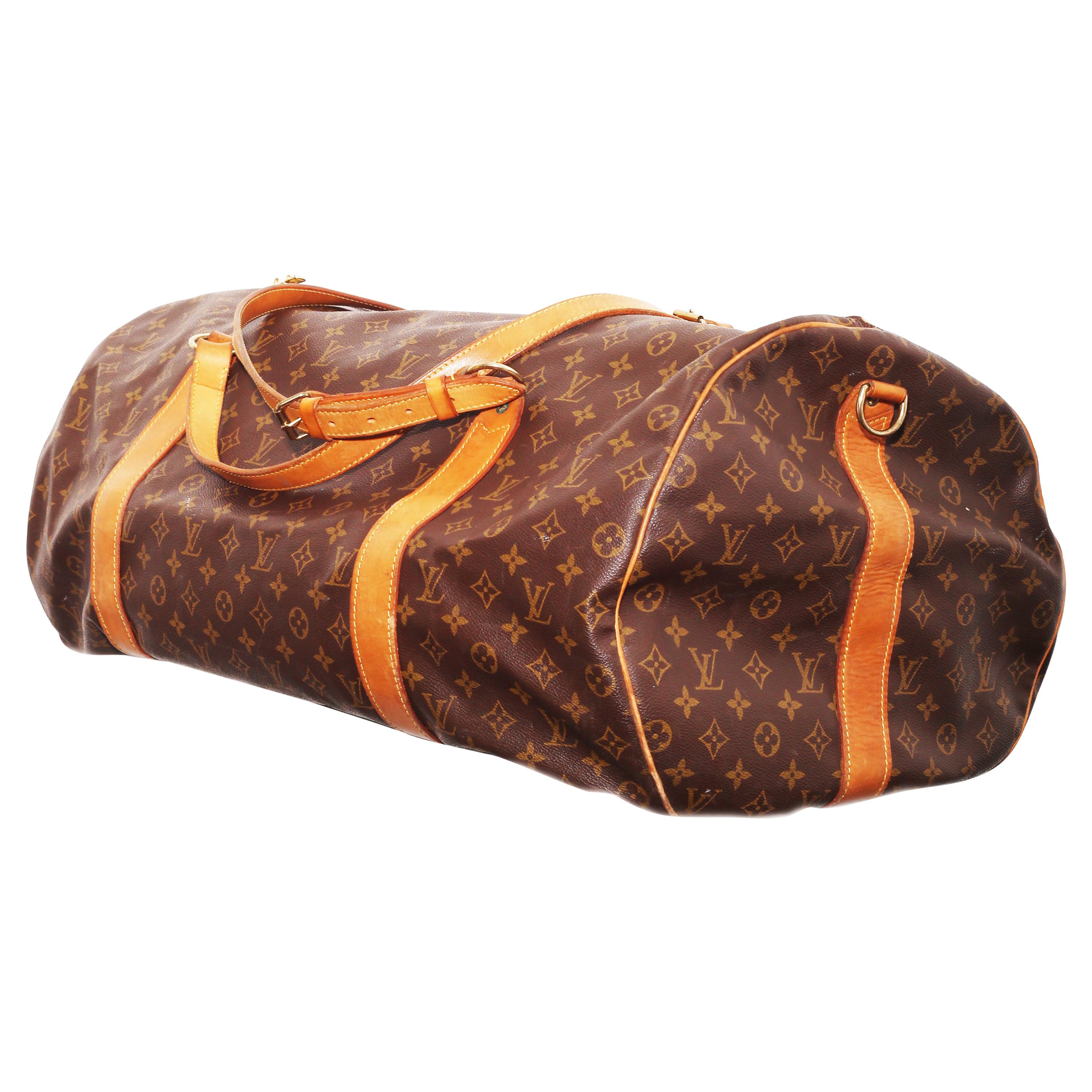 35x65x36
Louis Vuitton Keepall Bandouliere Bag Monogram Canvas 65

Condition
Very good. Moderate darkening, scuffs on handle and leather trims, minor discoloration and wear in interior, scratches and tarnish on hardware.
Accessories: Poignet, Lock,