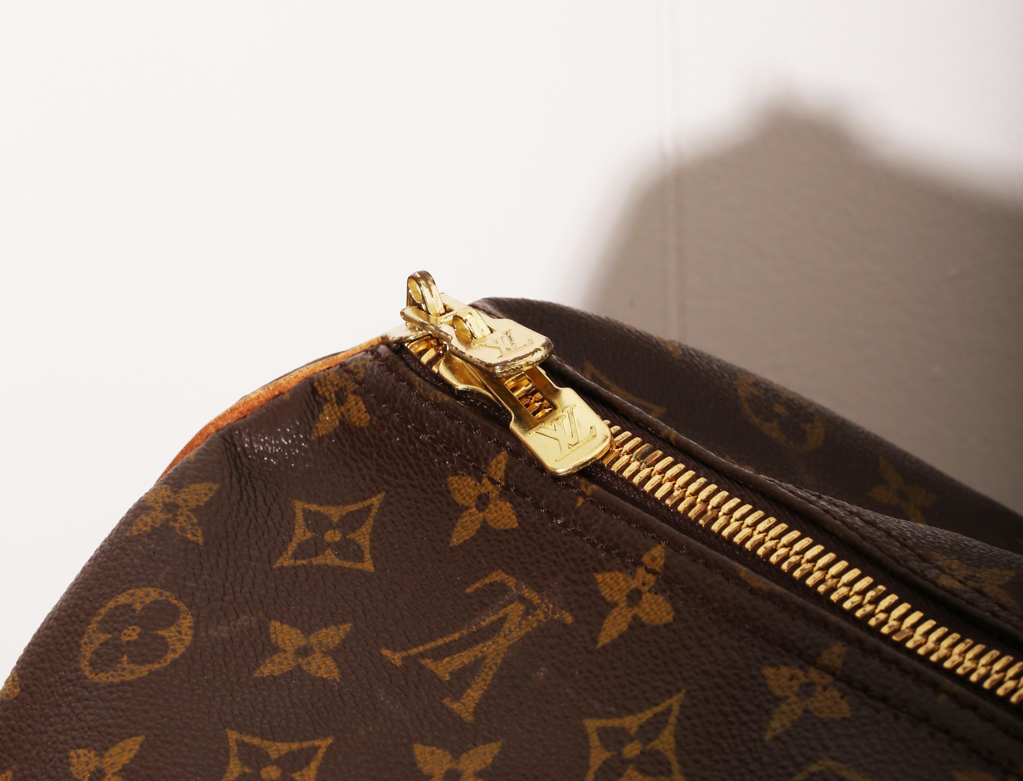 Louis Vuitton Keepall Bandouliere Bag Monogram Canvas 65 cross double handles In Good Condition In  Bilbao, ES