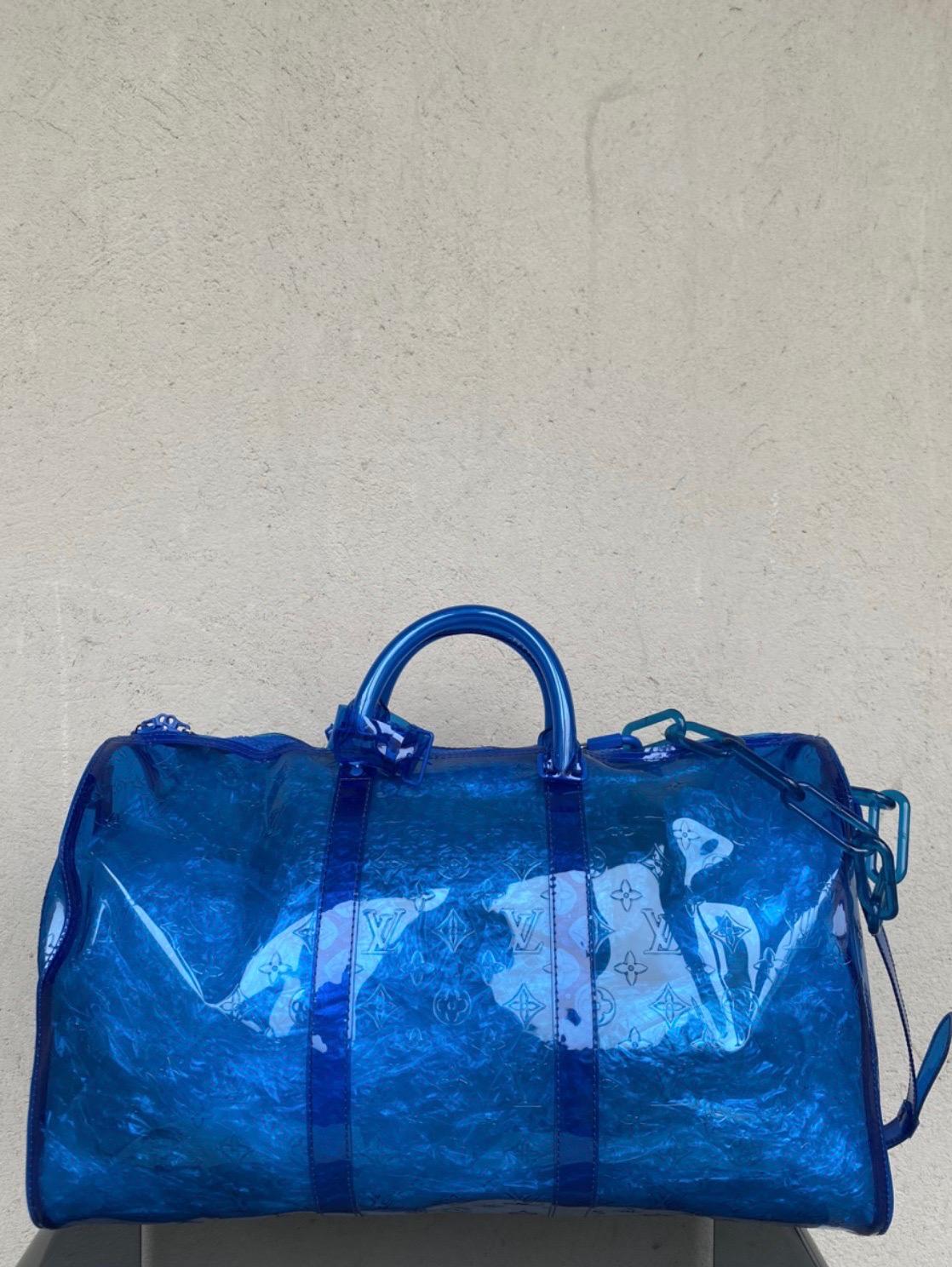 Louis Vuitton Keepall Bandoulière Monogramme 50  Sac à bandoulière en pvc bleu Excellent état - En vente à Carnate, IT