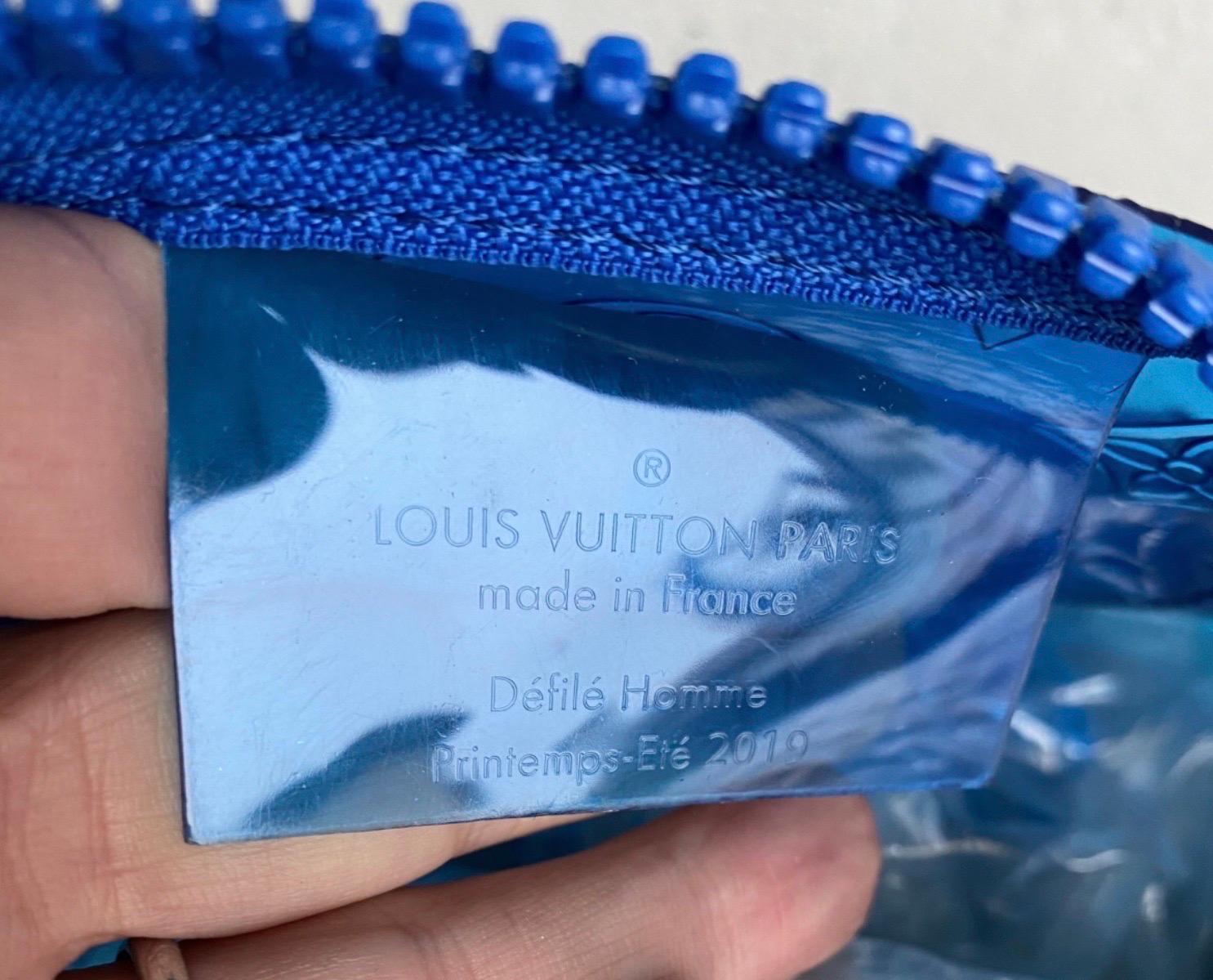 Louis Vuitton Keepall Bandoulière Monogramme 50  Sac à bandoulière en pvc bleu en vente 4