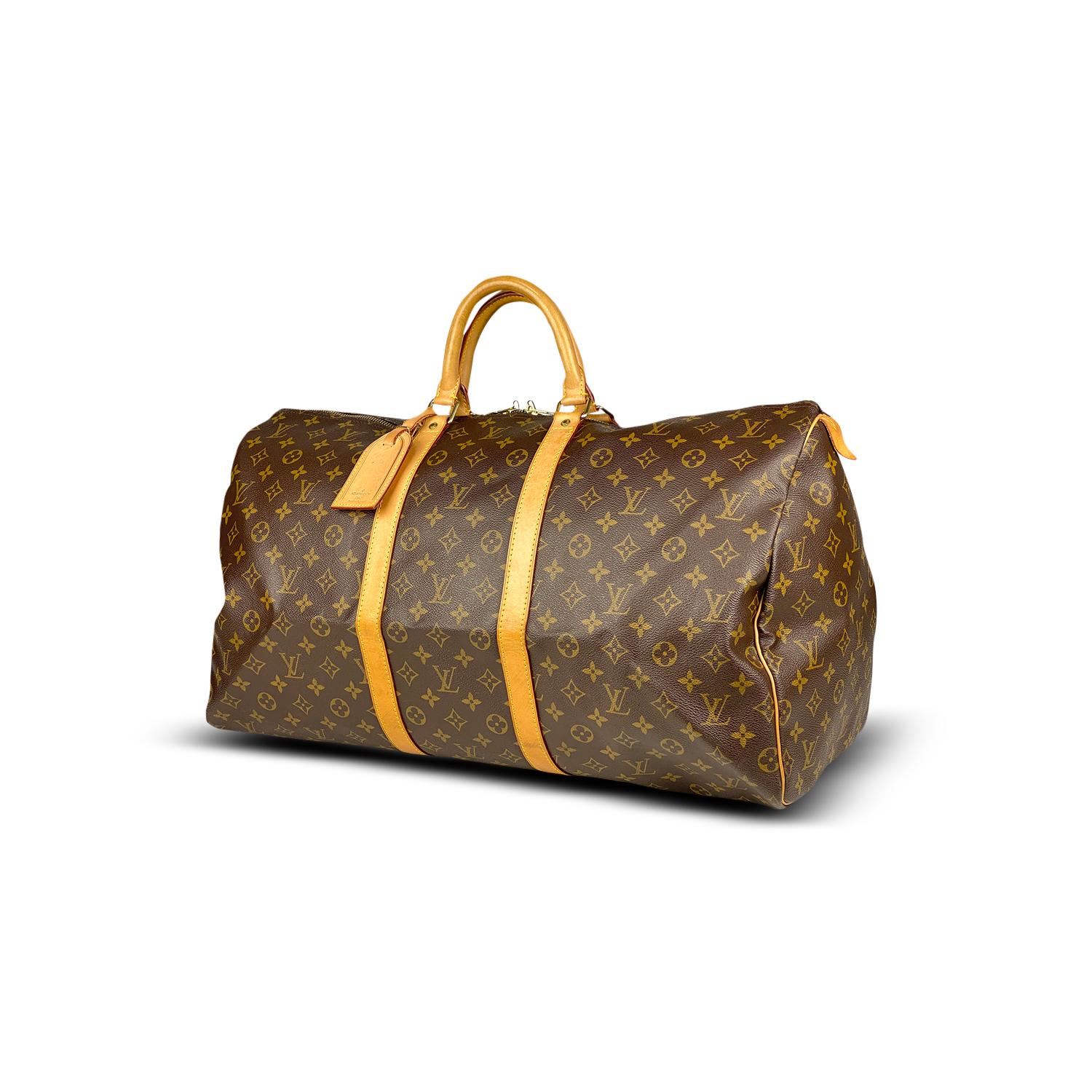 Brown and tan monogram coated canvas Louis Vuitton Keepall 55 with

– Brass hardware
– Tan vachetta leather trim
– Dual rolled top handles
– Tonal canvas lining and two-way zip closure at top

Overall Preloved Condition: Very Good
Exterior