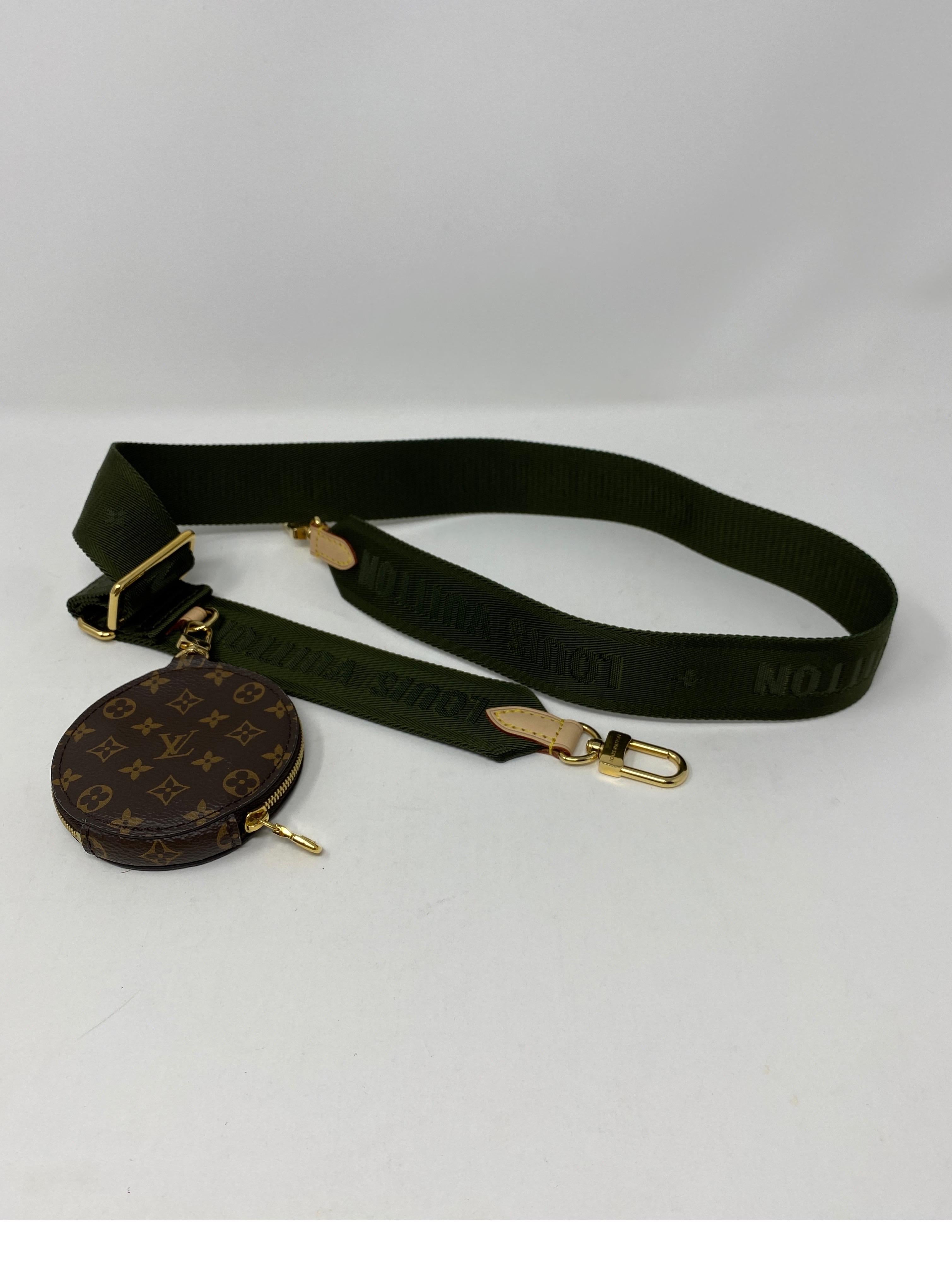 Khakigrüne Münztasche mit Riemen von Louis Vuitton 3