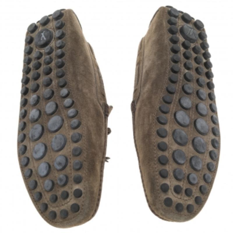 Exude charm, class, and sophistication as you walk in these Imola loafers from the House of Louis Vuitton. They are designed using khaki-green suede, with tassel embellishments on the vamps. They feature an easy slip-on style and silver-toned