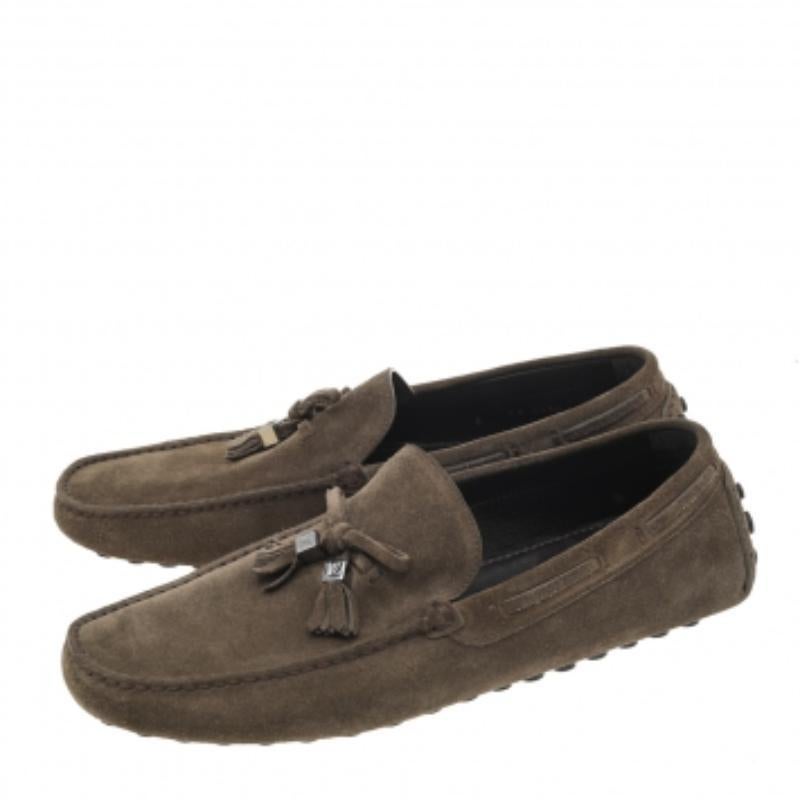 Louis Vuitton  Khaki Green Suede Imola Tassel Loafers Size 42 In Good Condition For Sale In Dubai, Al Qouz 2