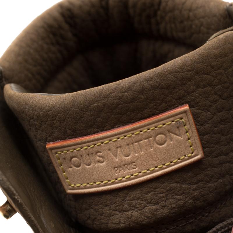 Louis Vuitton Khaki Green Suede Wedge Ankle Boots Size 38 In Good Condition In Dubai, Al Qouz 2