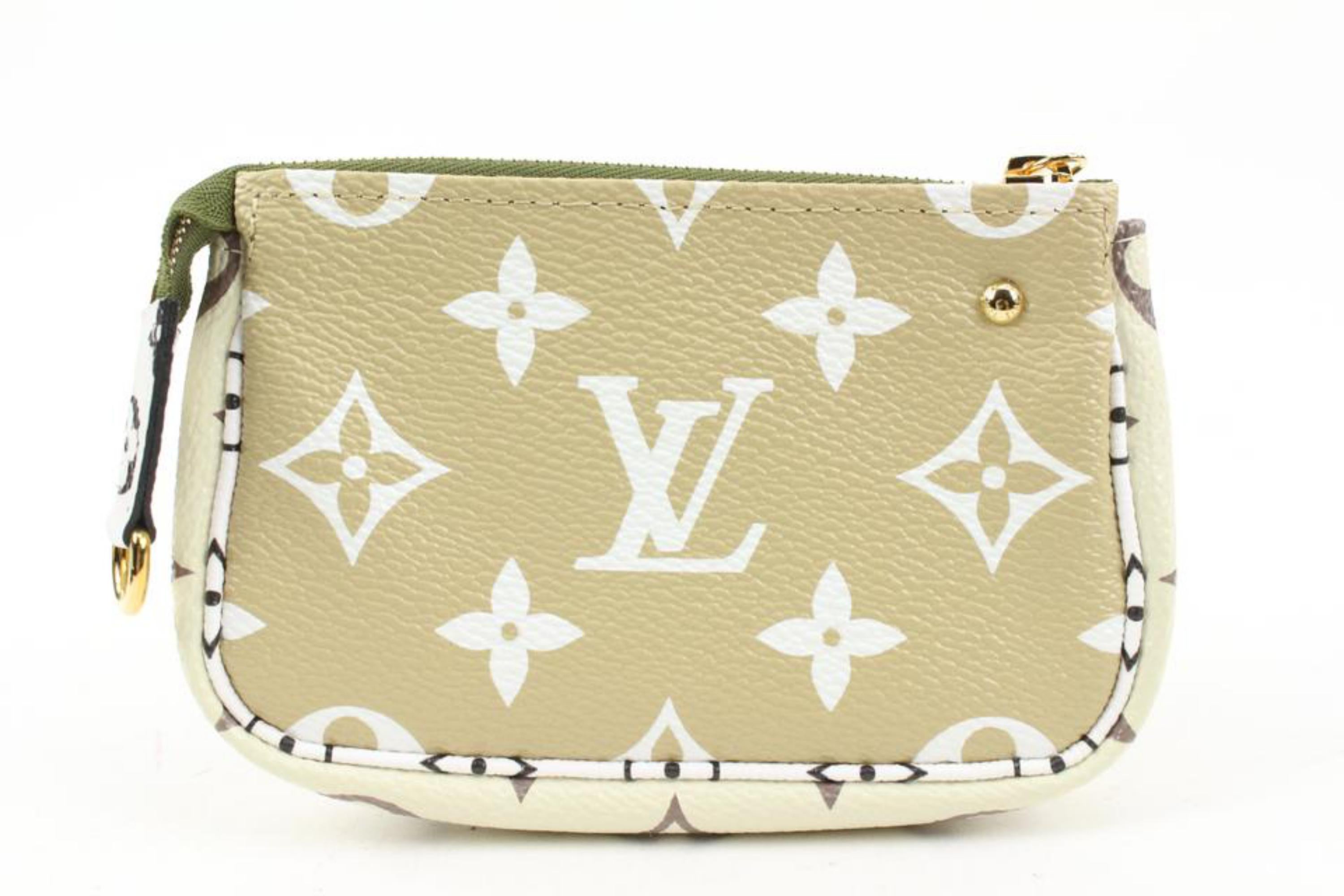 Louis Vuitton Khaki Green x Beige Monogram Giants Micro Pochette Change Pouch 74l24S
Date Code/Serial Number: SF2119
Made In: France
Measurements: Length:  4.75