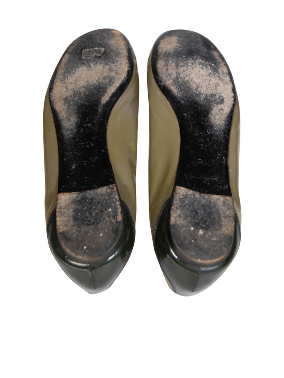 Louis Vuitton Khaki Patent Bow Ballet Flats Größe IT 39.5 im Zustand „Gut“ im Angebot in London, GB