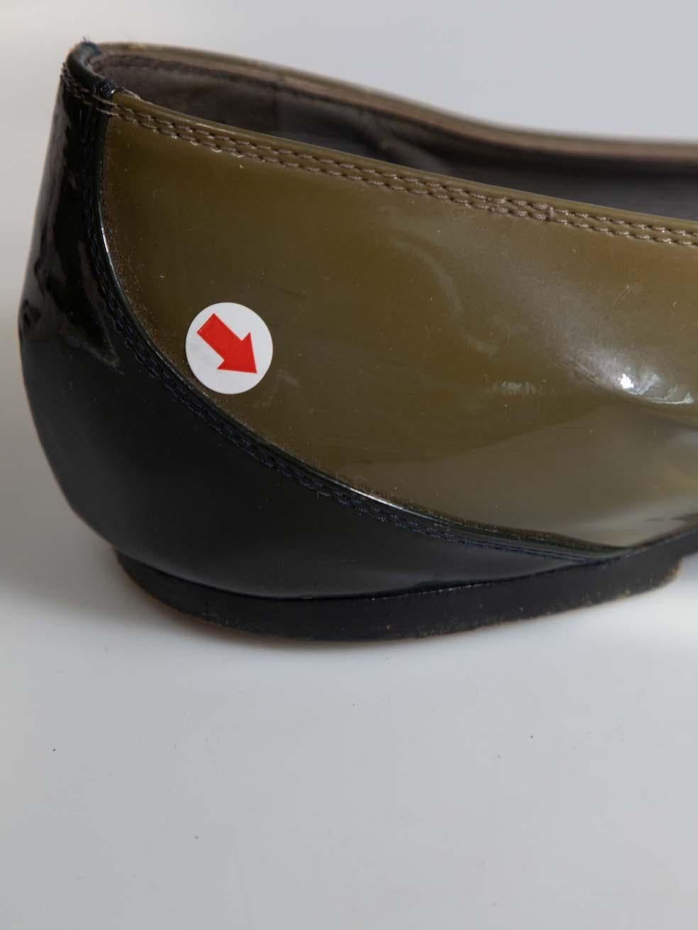 Louis Vuitton Khaki Patent Bow Ballet Flats Größe IT 39.5 im Angebot 1