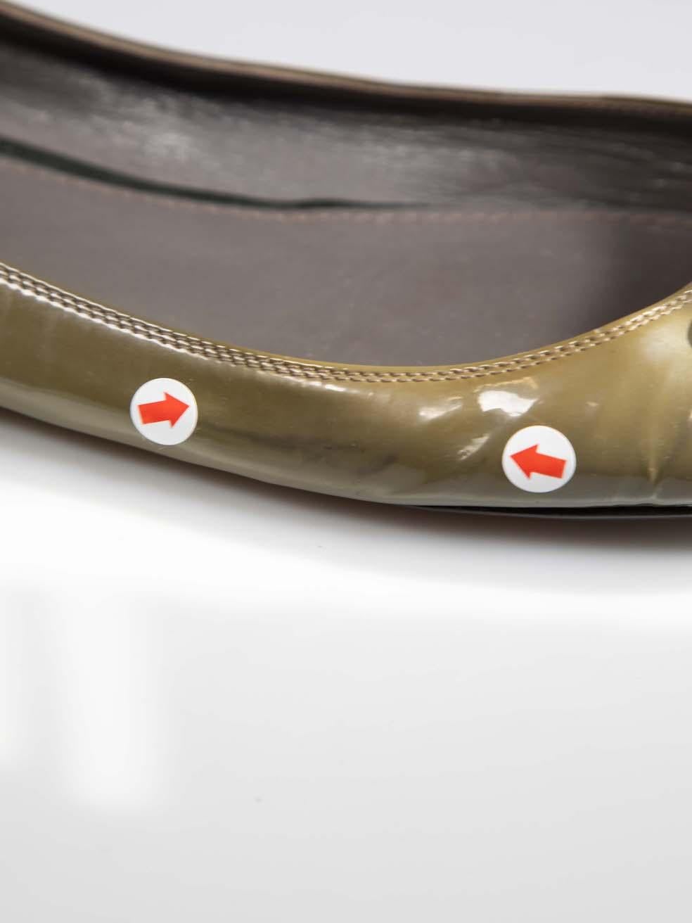 Louis Vuitton Khaki Patent Bow Ballet Flats Größe IT 39.5 im Angebot 3