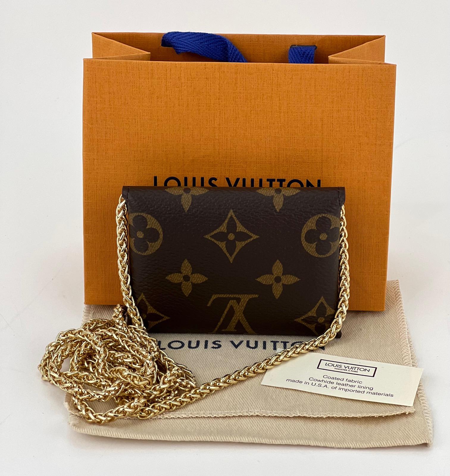 Preowned BUT like New 100% Authentic
LOUIS VUITTON Kirigami Pochette Burgundy Small
W/Added Non LV Insert & Chain to make a Crossbody
or Necklace
PLEASE NOTE SIZE: is small
RATING: A+...Excellent, near mint
MATERIAL: Monogram canvas
STRAP: Non LV
