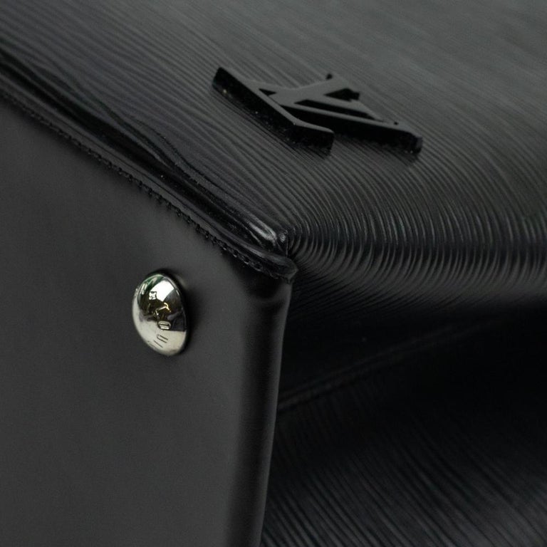 LOUIS VUITTON, Kleber Shoulder bag in Black Leather For Sale 8