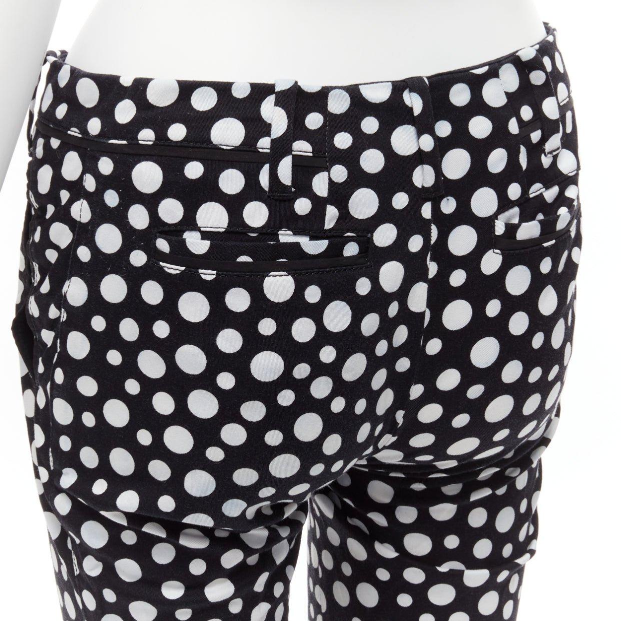 LOUIS VUITTON Kusama 2012 Runway black white polka dots high waist pants FR34 XS
Reference: TGAS/D00574
Brand: Louis Vuitton
Designer: Marc Jacobs
Collection: Yayoi Kusama - Runway
Material: Cotton, Blend
Color: Black, White
Pattern: Polka