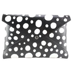 Louis Vuitton - Grande pochette « Kusama Infinity » noire en forme d'épi Kirigami GM 2LK0216