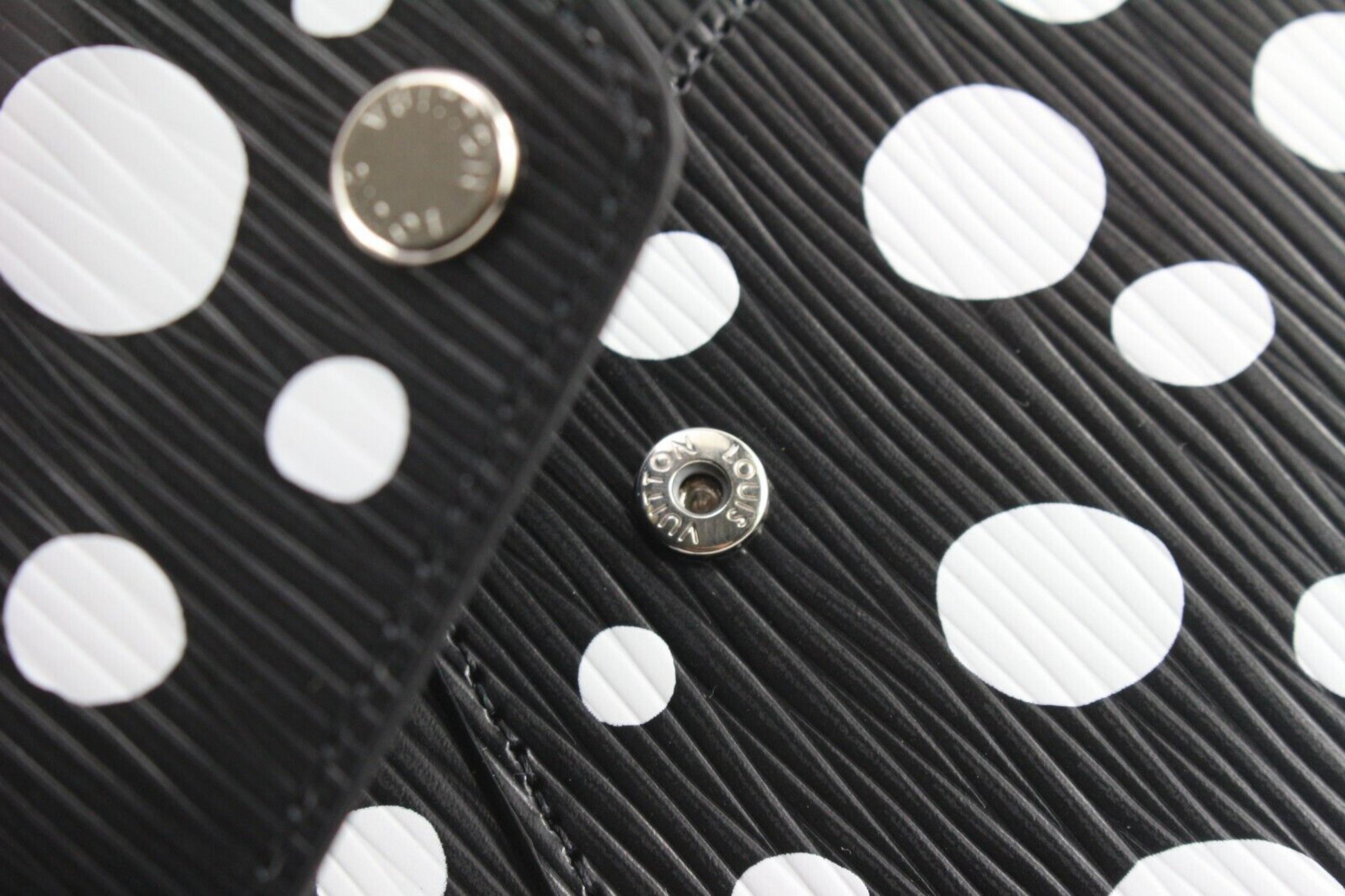 Louis Vuitton Kusama Infinity Dot Black Epi Kirgiami Pochette GM LArge4LK0407 For Sale 1