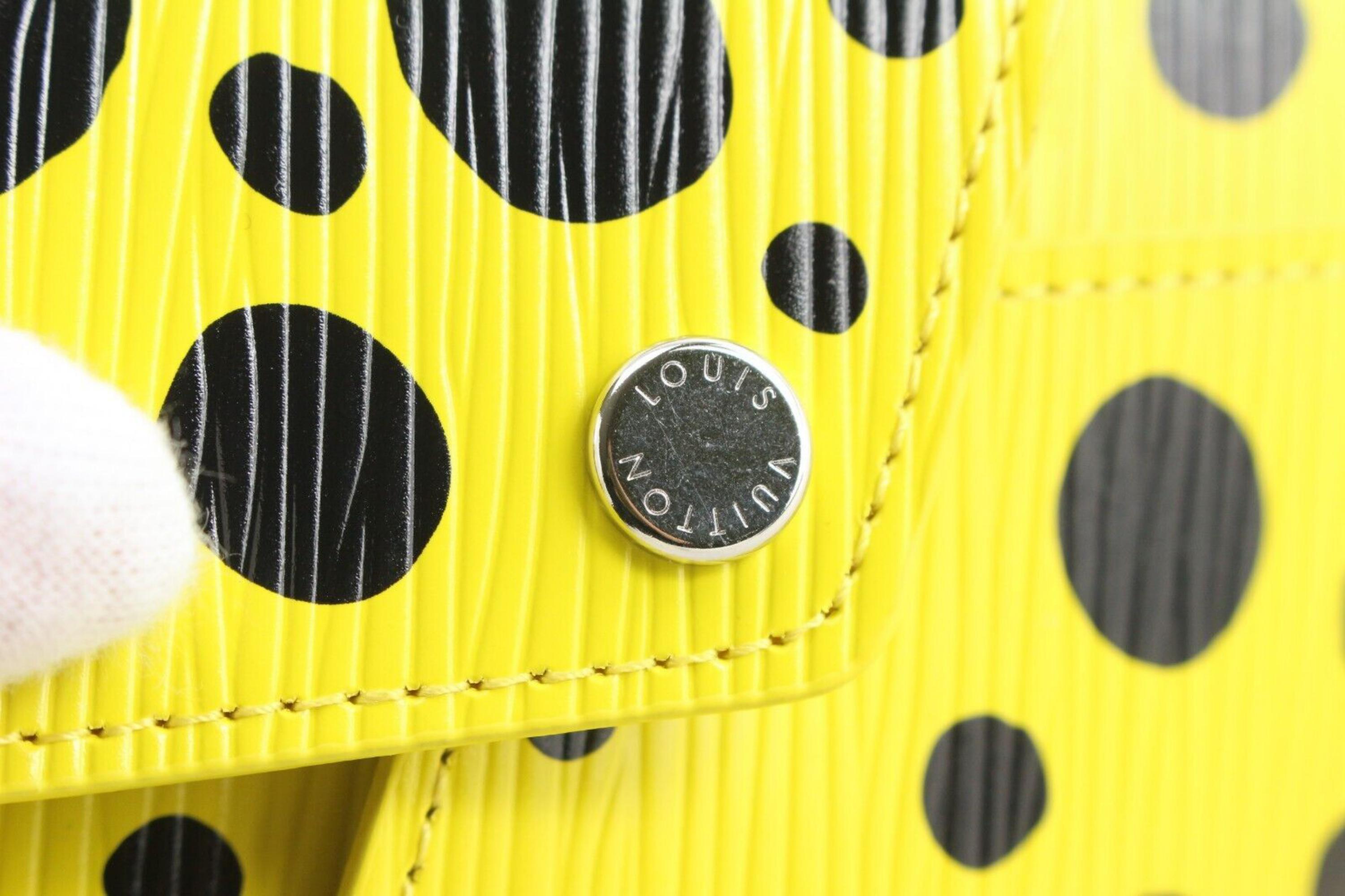 Louis Vuitton Kusama Infinity Dots Epi Kirigami Pochette MM 7LK0407 For Sale 4