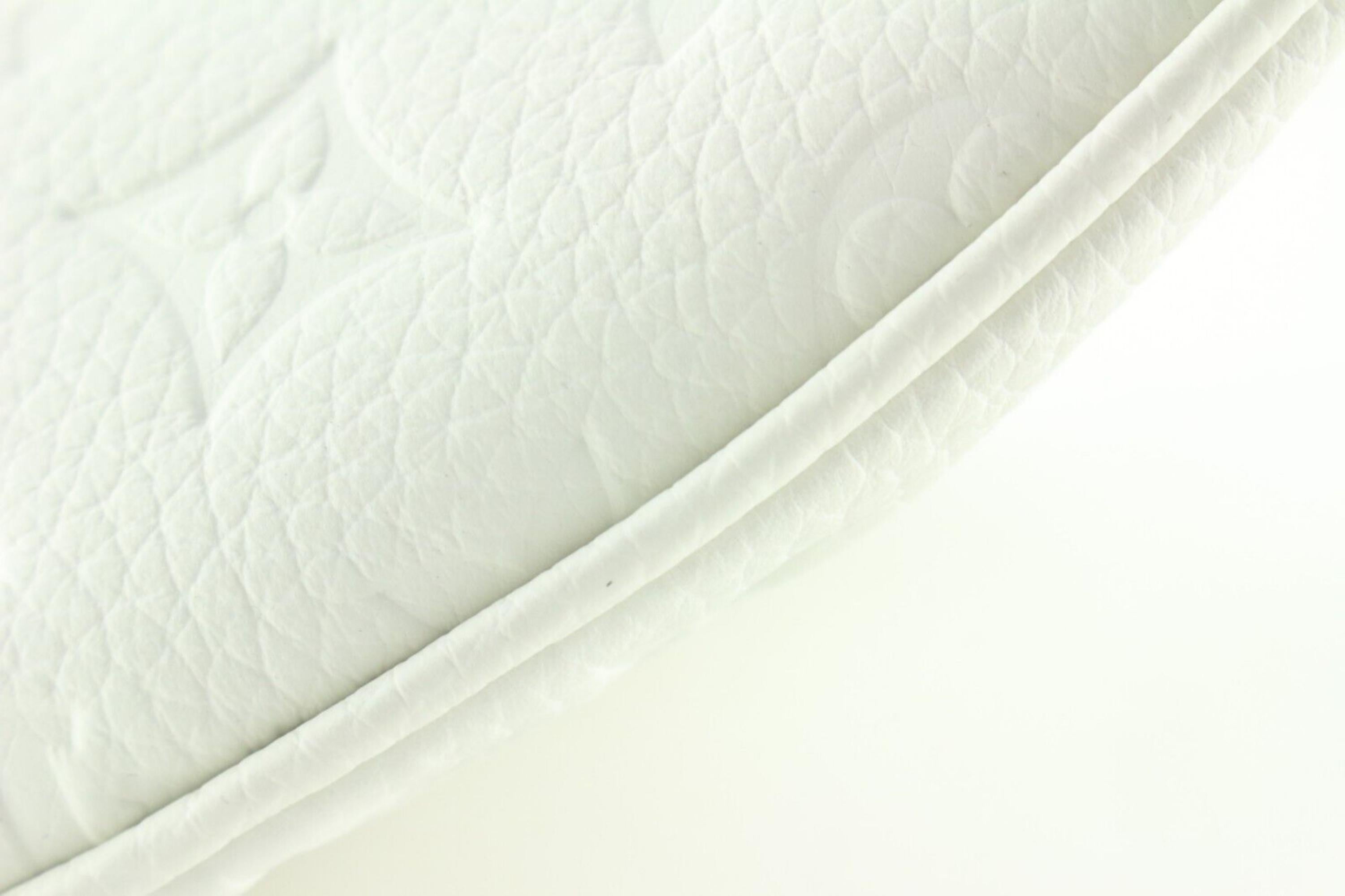 Louis Vuitton Kusama White Taurillon Leather Maxi Bumbag 3L0215 In New Condition For Sale In Dix hills, NY