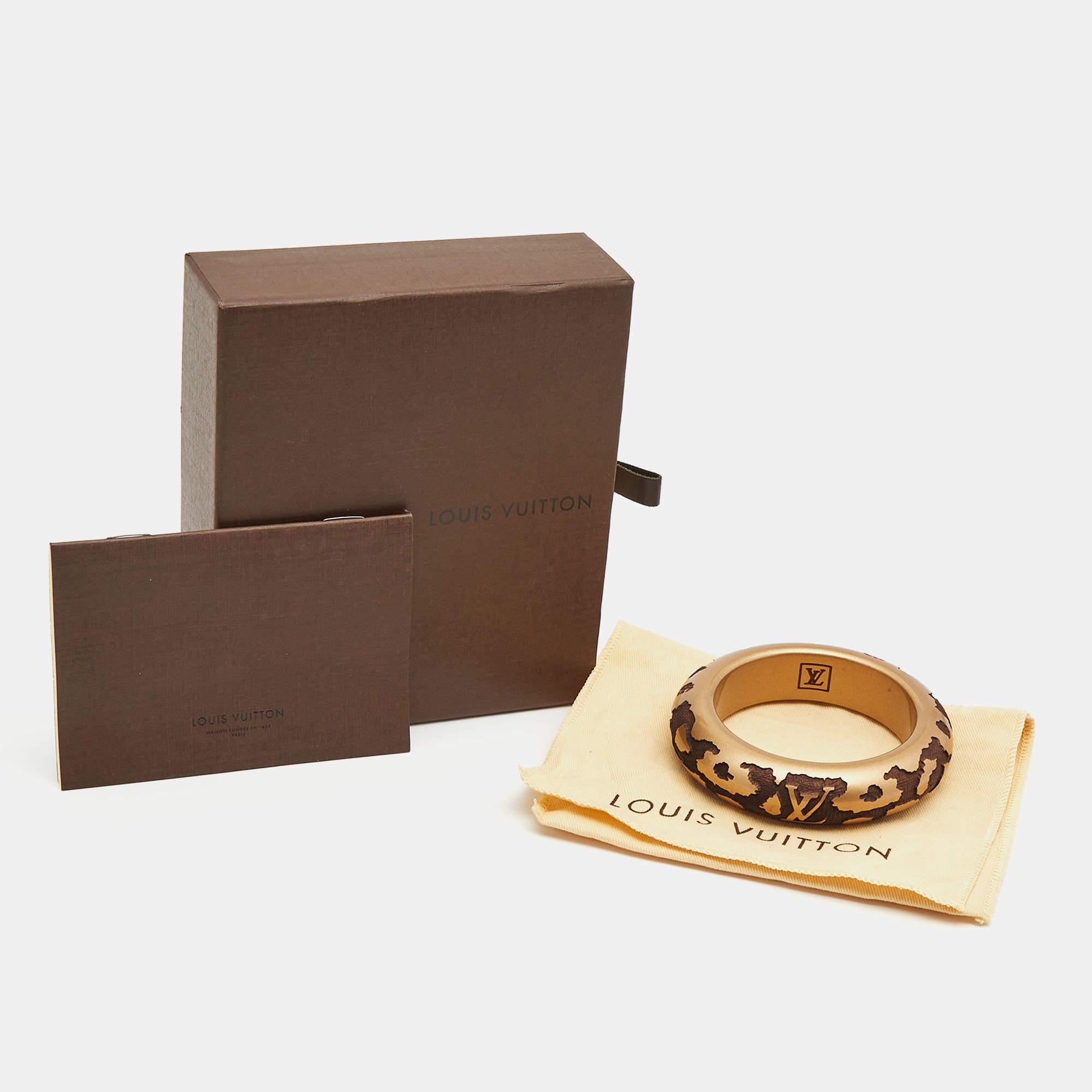 Louis Vuitton brings this fabulous bracelet rendered in an elegant silhouette for the woman who is ready to ace every accessory game. It is sure to catch an eye and make your heart skip a beat. Flaunt it with your all looks, from formal to