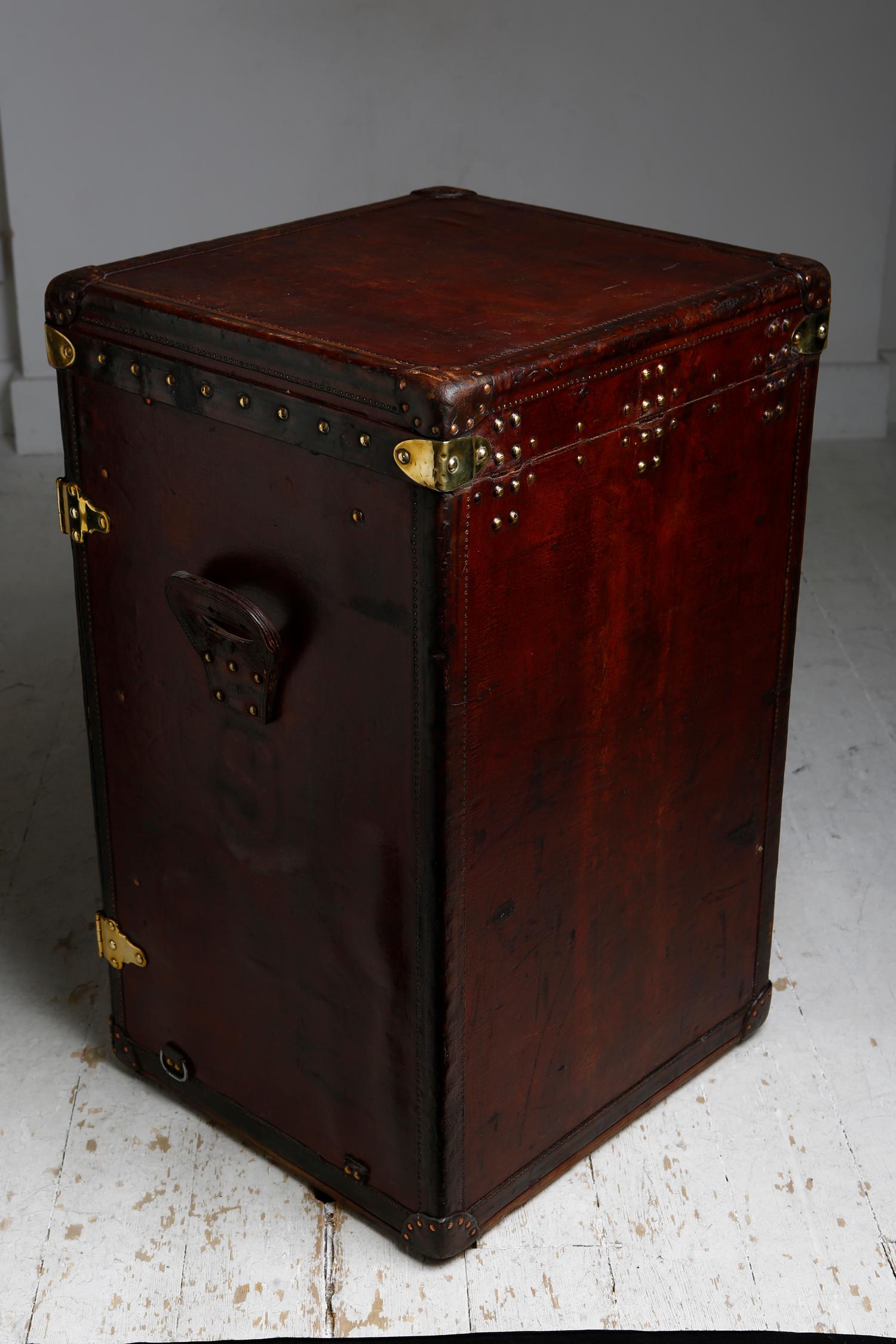 Louis Vuitton Ladies Lingerie Desk Trunk in Orange with Mahogany Finish, 1914 In Good Condition For Sale In London, GB
