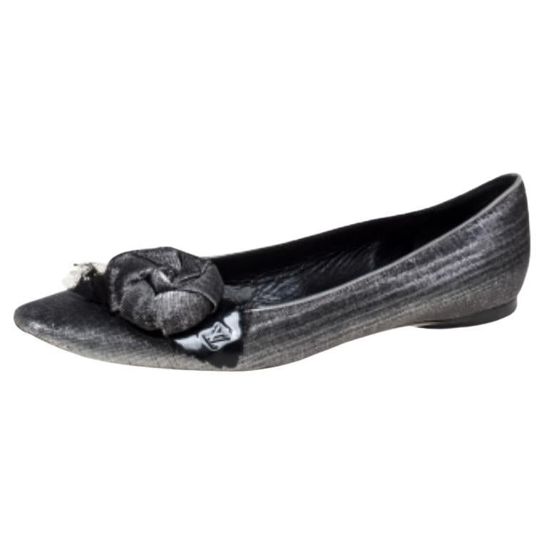 Louis Vuitton Lamé Fabric Rose Applique Embellished Ballet Flats Size 39.5 For Sale
