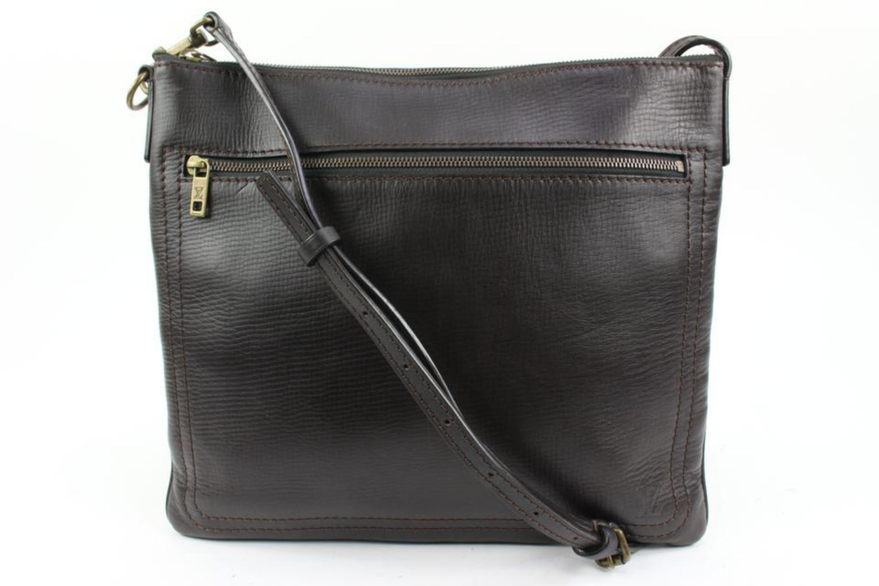 Louis Vuitton Large Dark Brown Utah Leather Sac Plat Messenger Bag s214lv83 For Sale 6