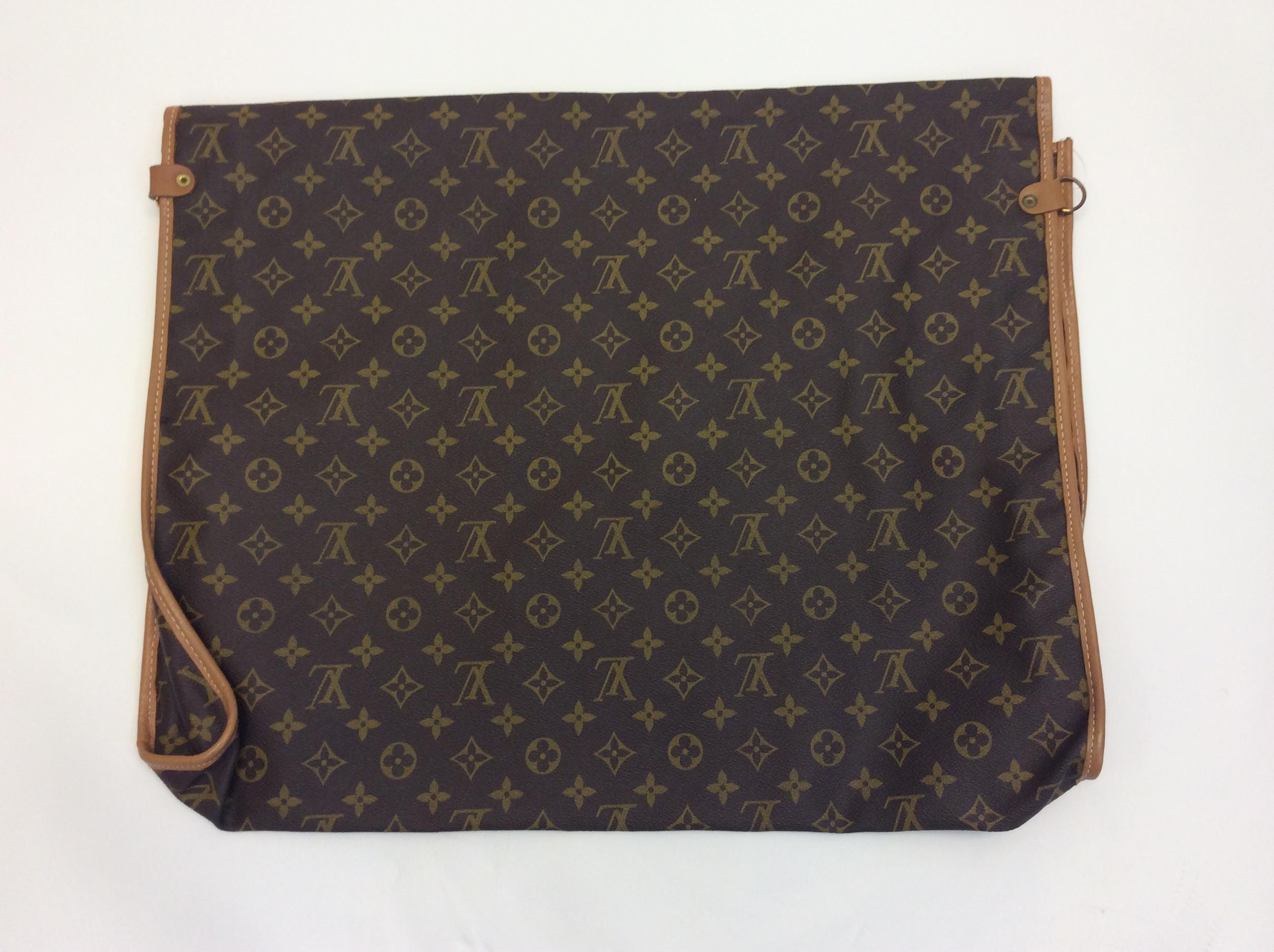 Louis Vuitton Large Luggage Insert
$350
21