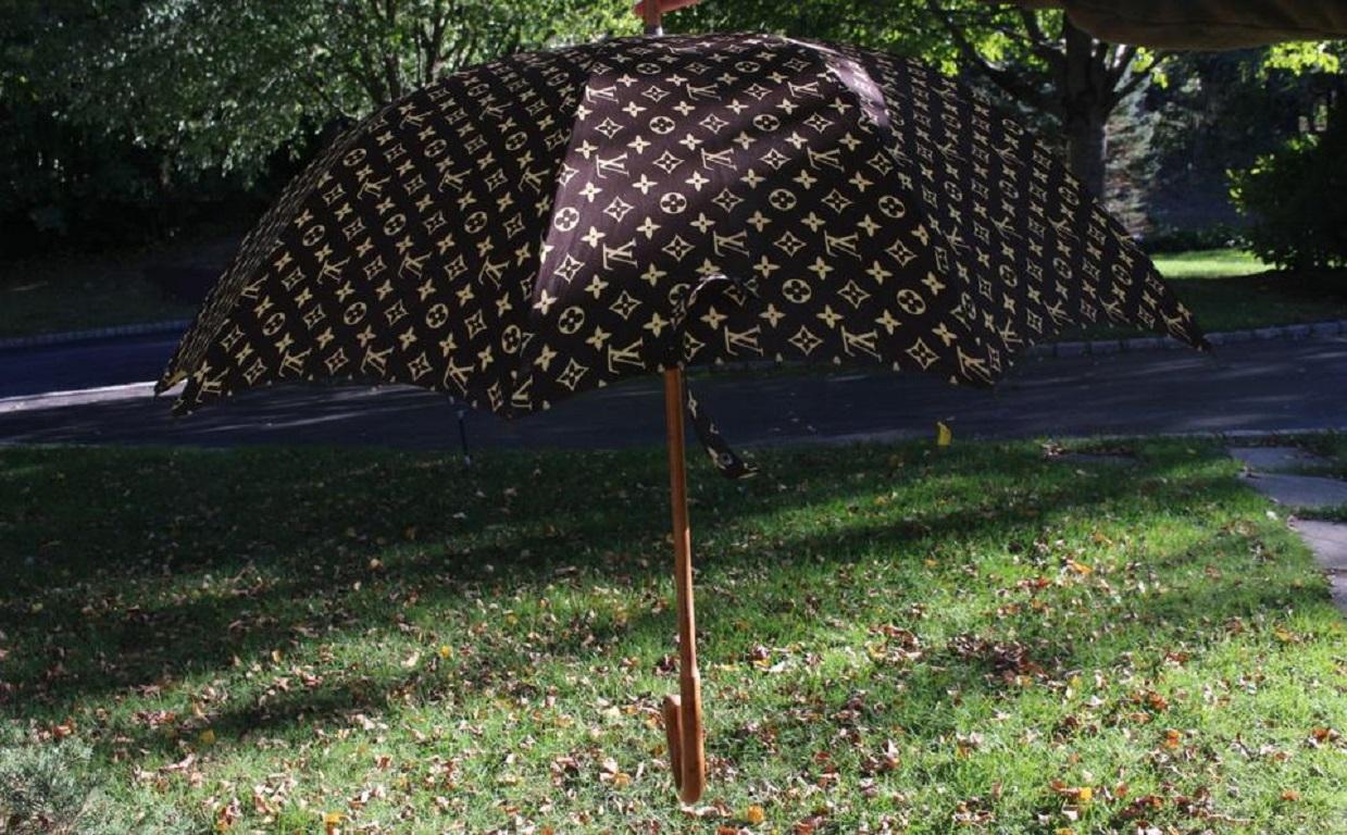 Authentic Louis Vuitton Umbrella green taiga Man Umbrella Wood Handle #1761D