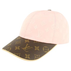 Louis Vuitton - Chapeau de baseball avec grand monogramme rose « Ous Pas Wild at Heart » 0LV110