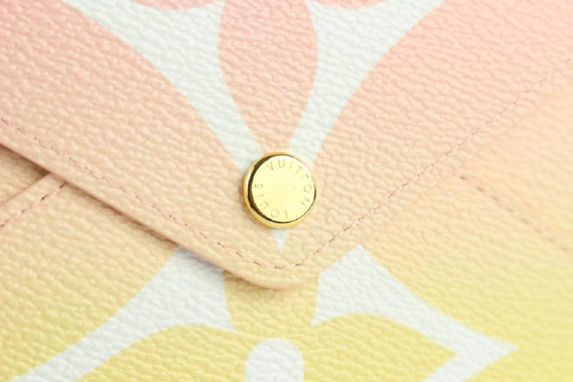 Louis Vuitton - Grande pochette enveloppante Kirigami GM avec monogramme rose et jaune, 19 étagères 421 en vente 4