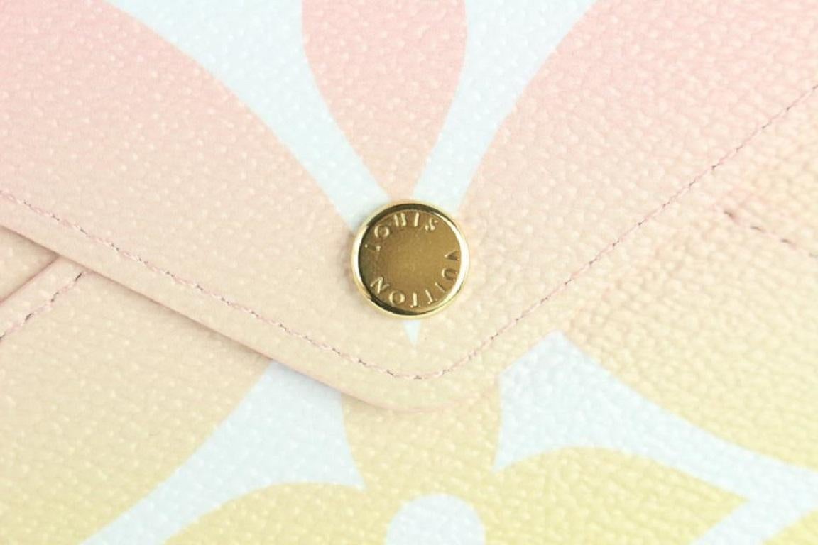 Louis Vuitton - Grande pochette enveloppante Kirigami GM avec monogramme rose et jaune, 19 étagères 421 en vente 5