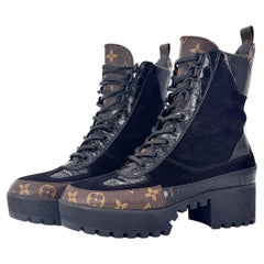 Botines de plataforma con logo Laureate y estampado Monogram en piel de cocodrilo de Louis Vuitton, talla 39