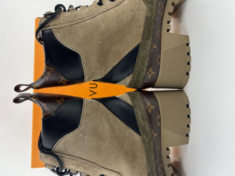 Buy Louis Vuitton Wmns Laureate Platform Desert Boot 'Beige Monogram' -  1A4XYE
