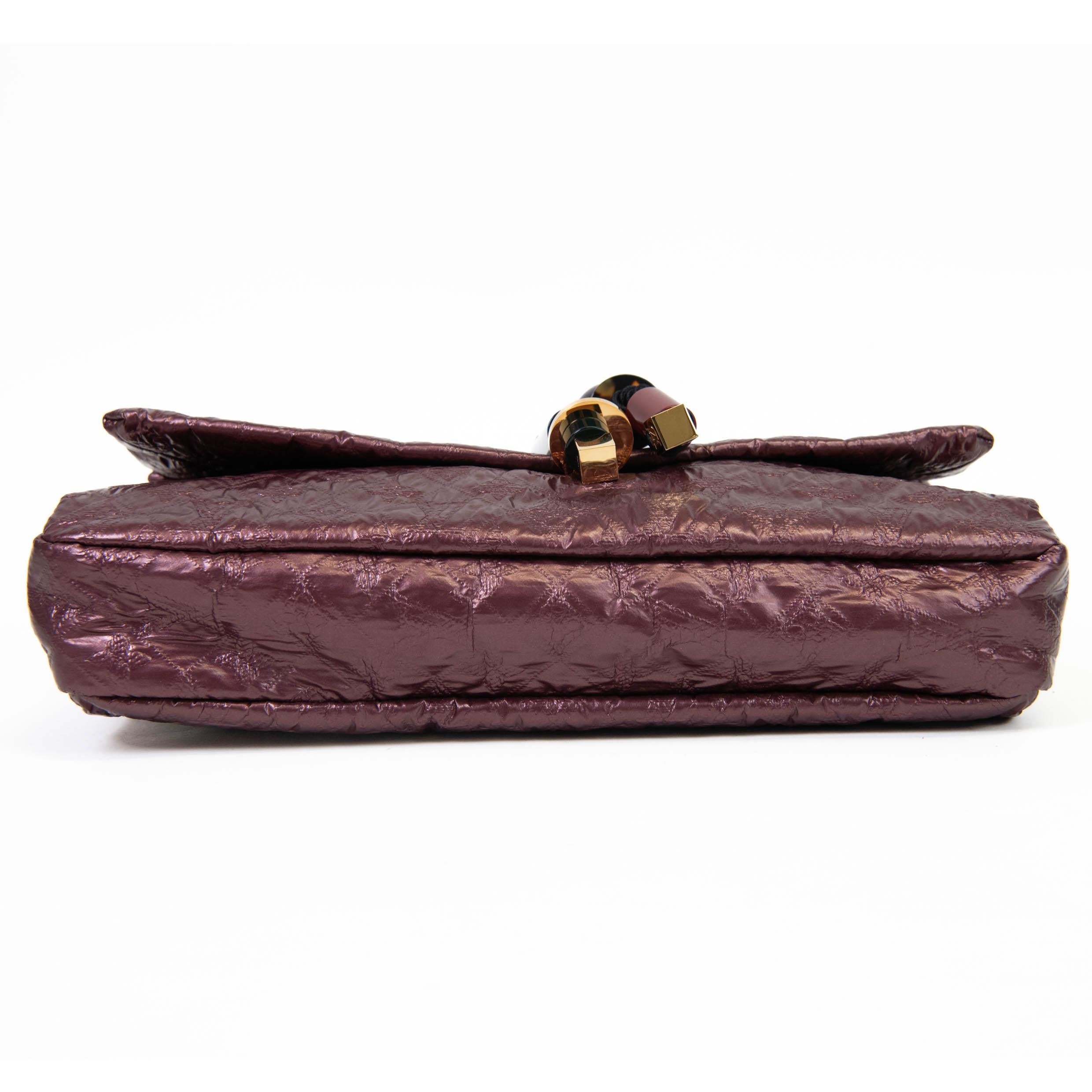 Afrikanische Königin-Clutch aus gestepptem Jacquard in Lavendel mit Monogramm aus Limelight von Louis Vuitton für Damen oder Herren
