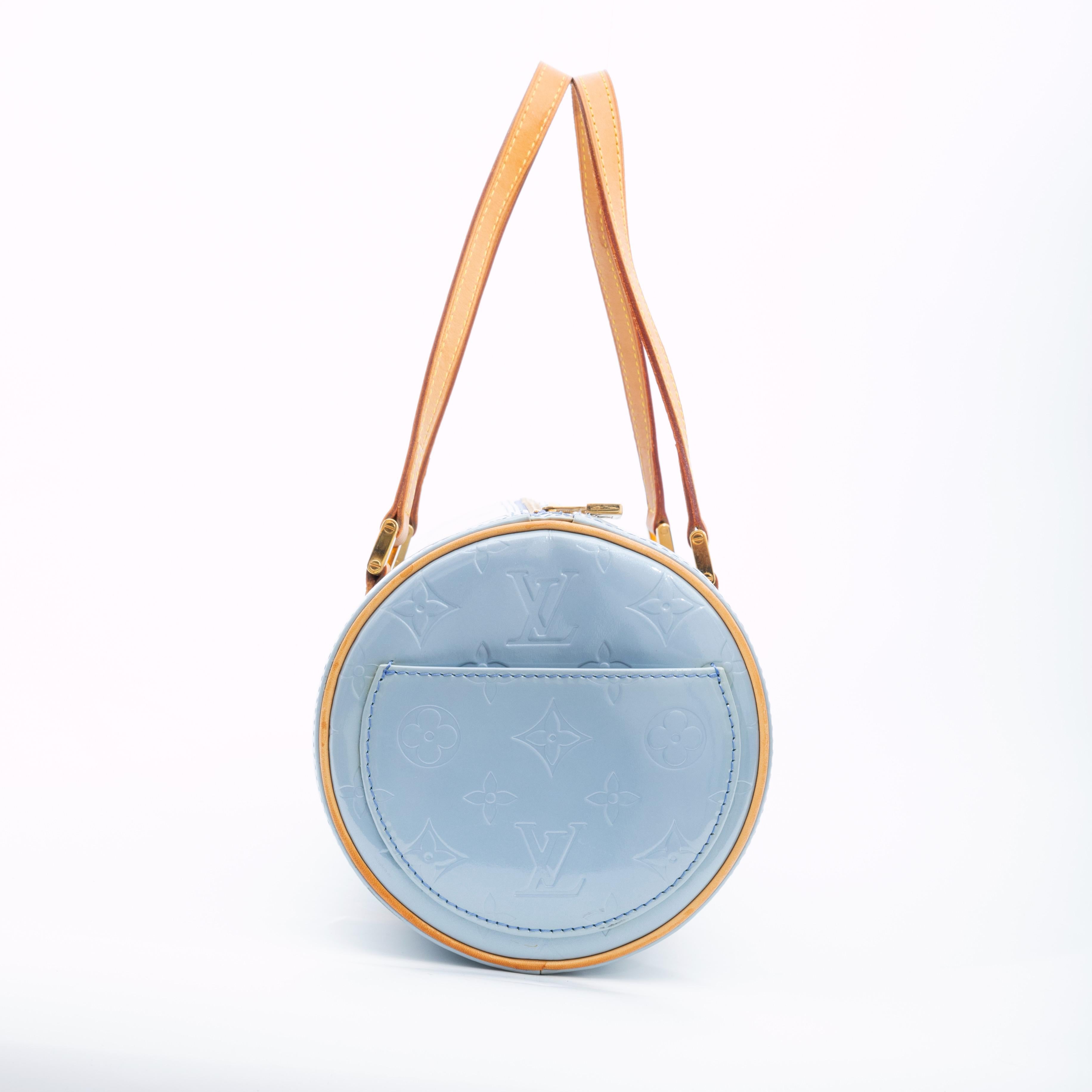 The famous LV Papillon bags are a popular model through the the ages that were first launched in 1966. This bag measures 30 cm in length. The classic rounded shape with two straps are supposed to take the form and spirit of the butterfly (Papillon
