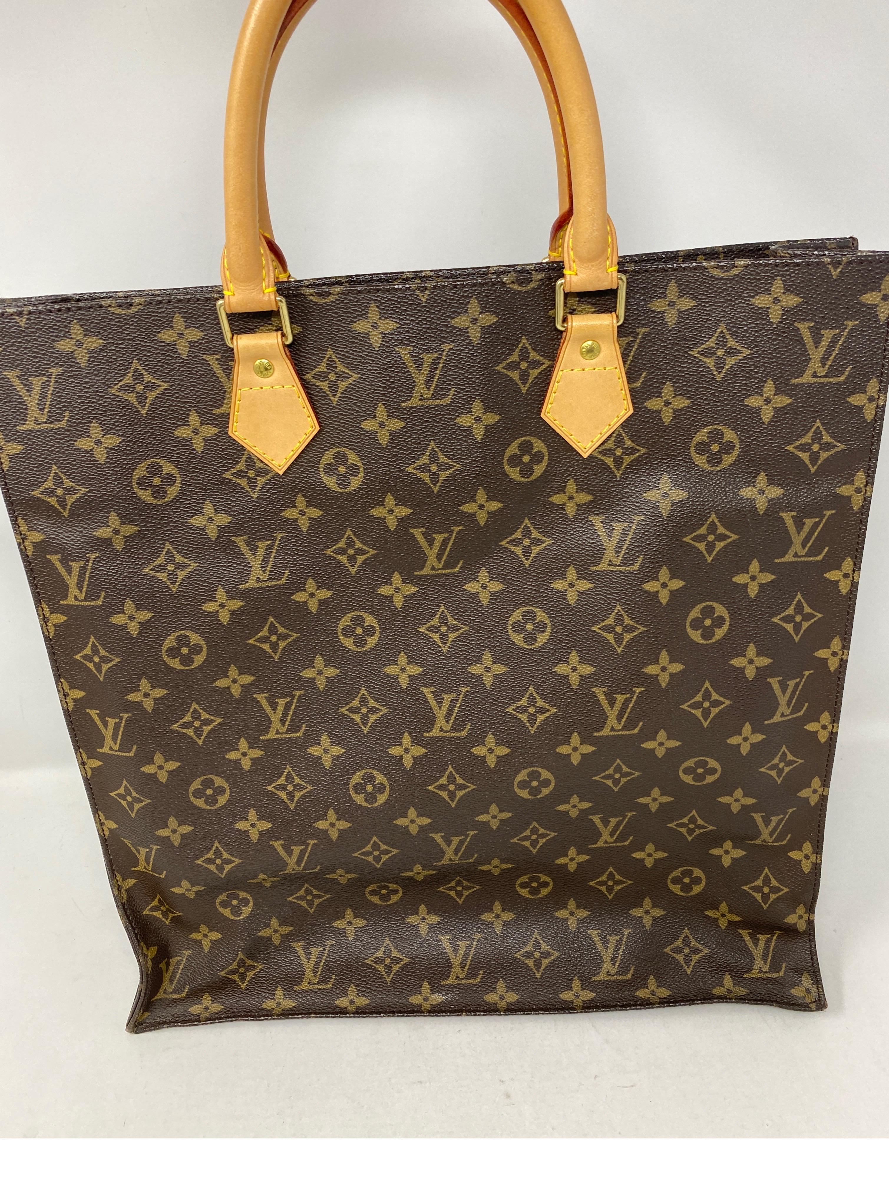Louis Vuitton Le Sac Plat Tote. Monogram coated canvas. Retired from LV. Rare collector's piece. Guaranteed authentic. 