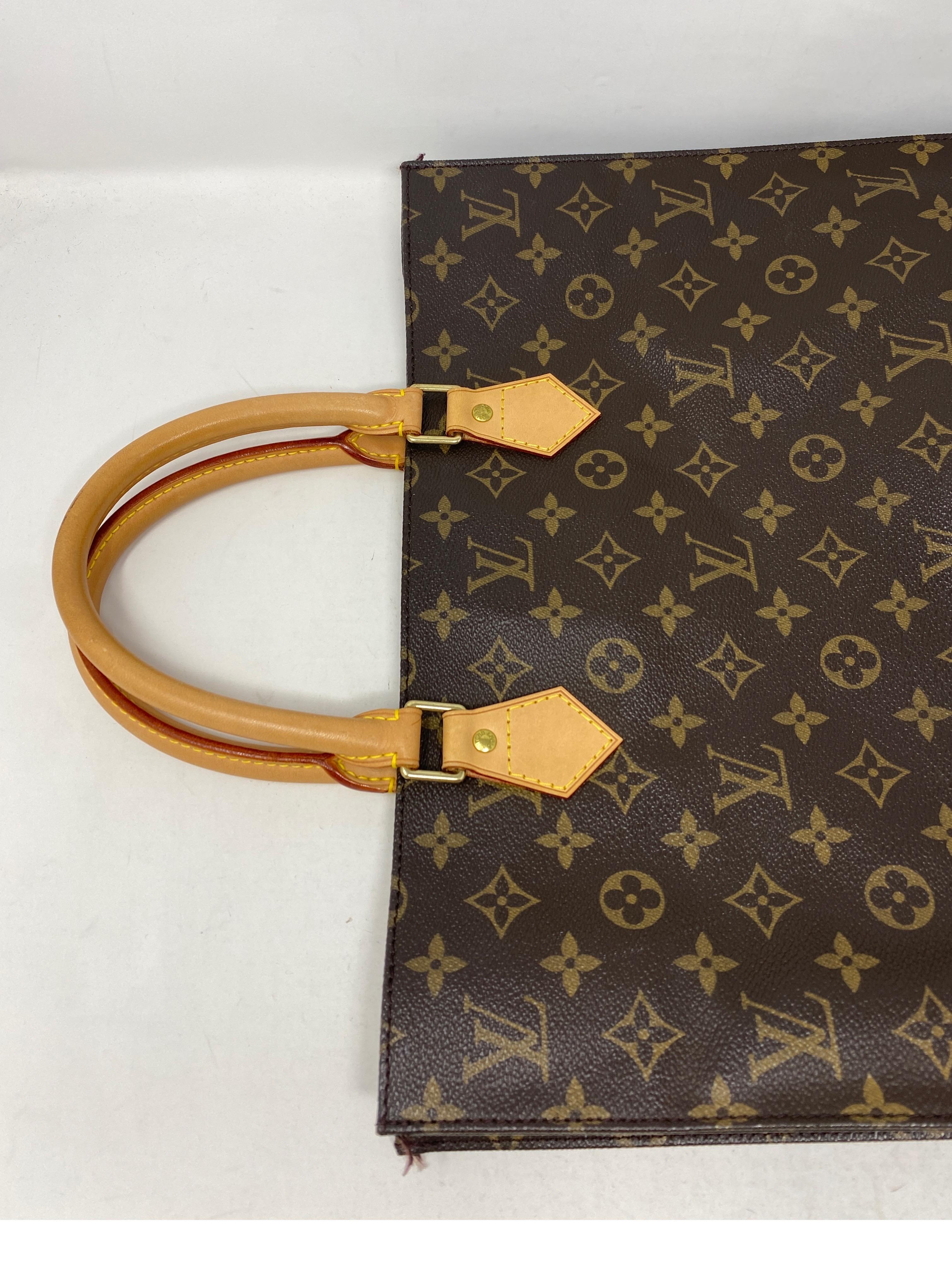Louis Vuitton Le Sac Plat Tote In Good Condition In Athens, GA
