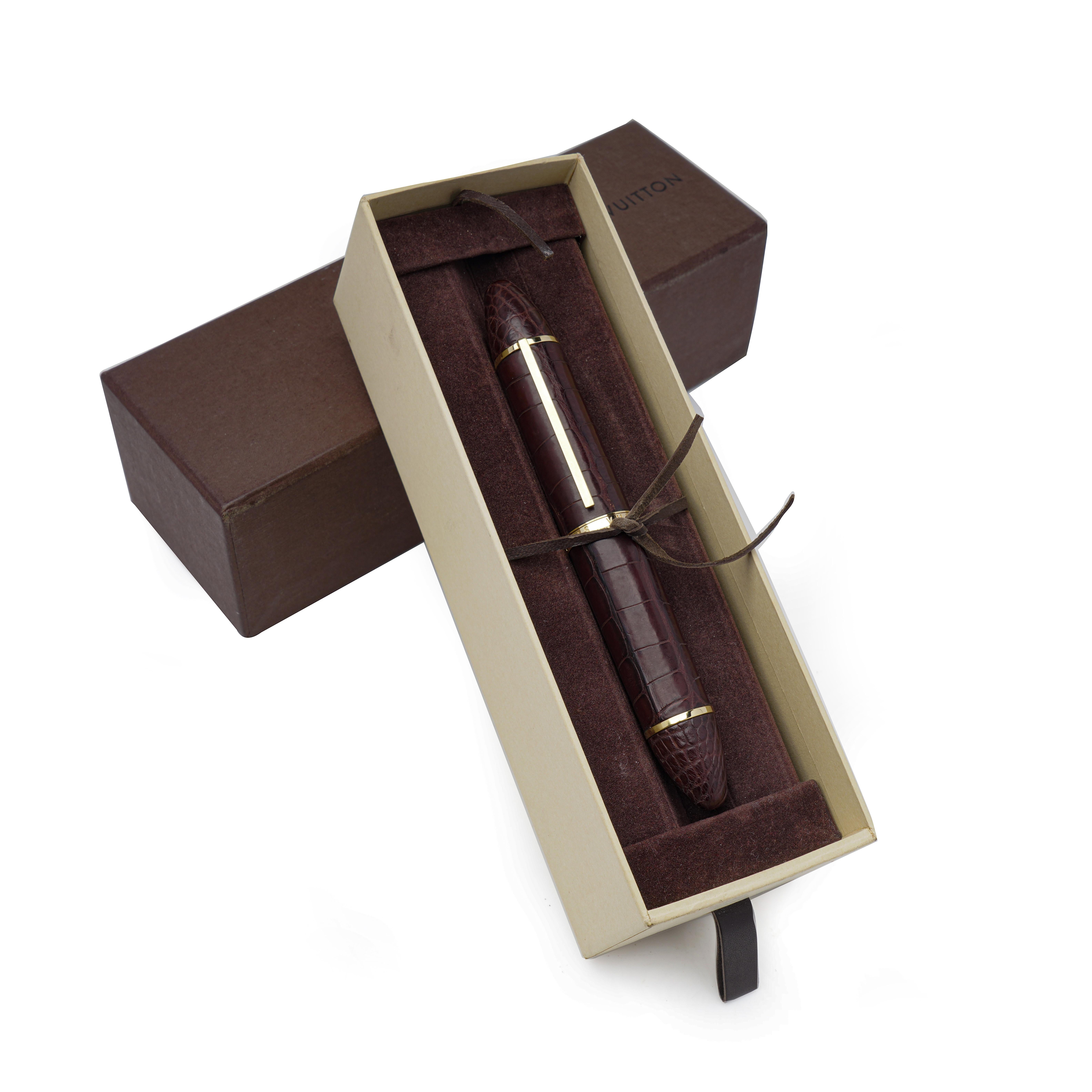 Women's or Men's Louis Vuitton leather and 18K Gold Fountain Pen For Sale