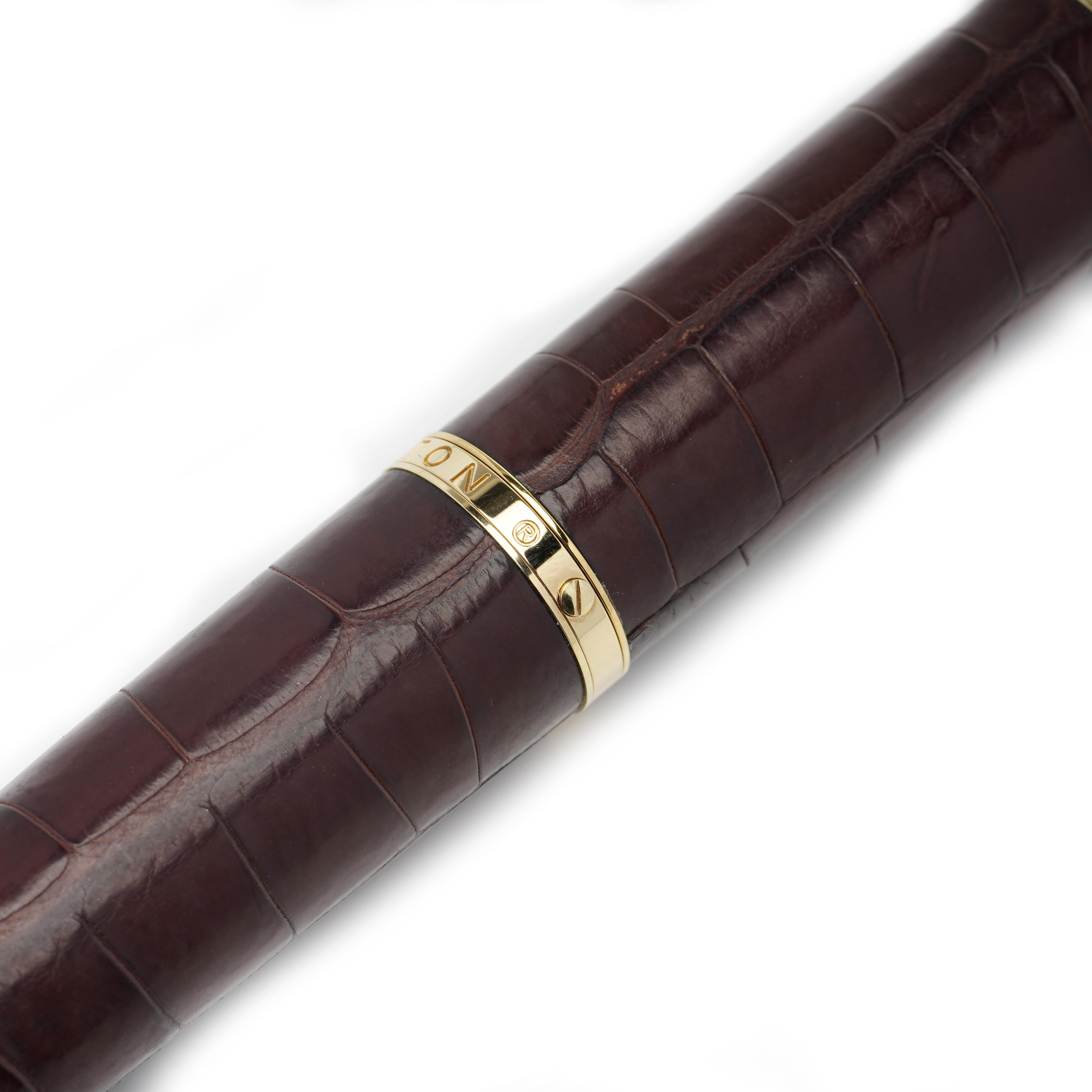 Louis Vuitton leather and 18K Gold Fountain Pen For Sale 1