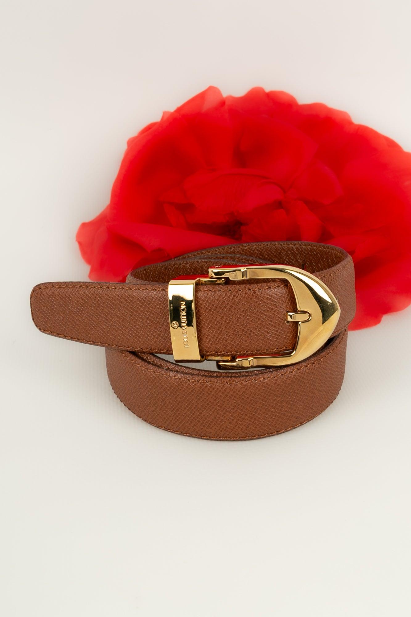 Louis Vuitton - (Made in France) Belt in leather and gold-plated metal.

Additional information:
Condition: Very good condition
Dimensions: Length: from 74 cm to 84 cm

Seller Reference: ACC94