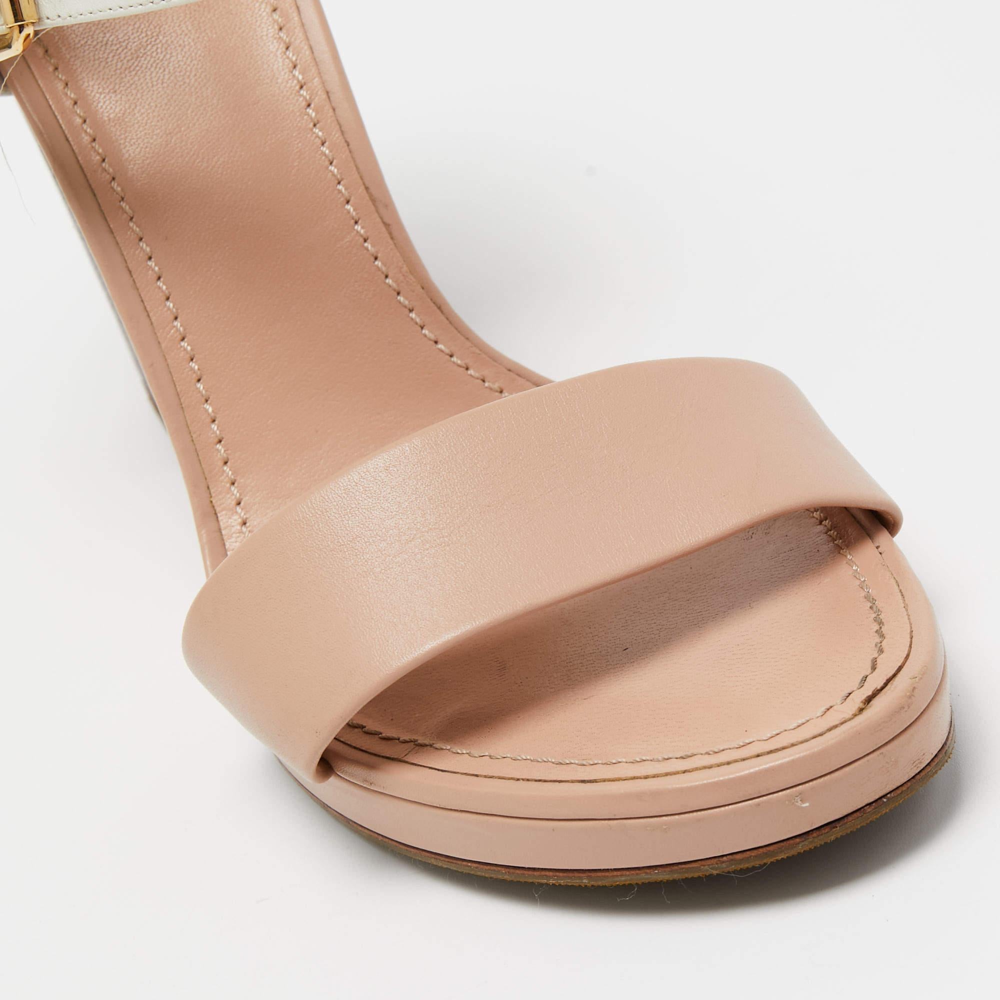 Louis Vuitton Leather and Monogram Canvas Double Strap Sandals Size 38.5 In Good Condition For Sale In Dubai, Al Qouz 2