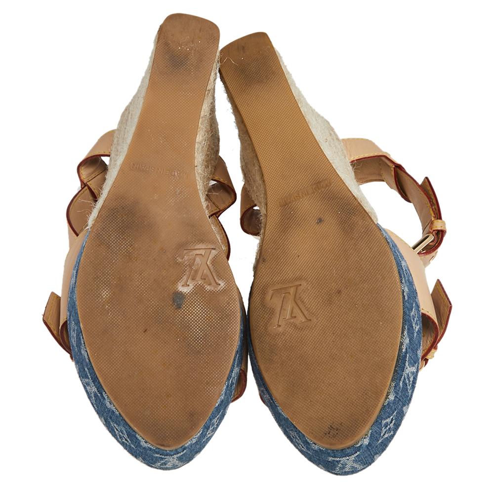 Louis Vuitton Leather and Monogram Denim Espadrilles Wedge Sandals Size 37 In Good Condition In Dubai, Al Qouz 2